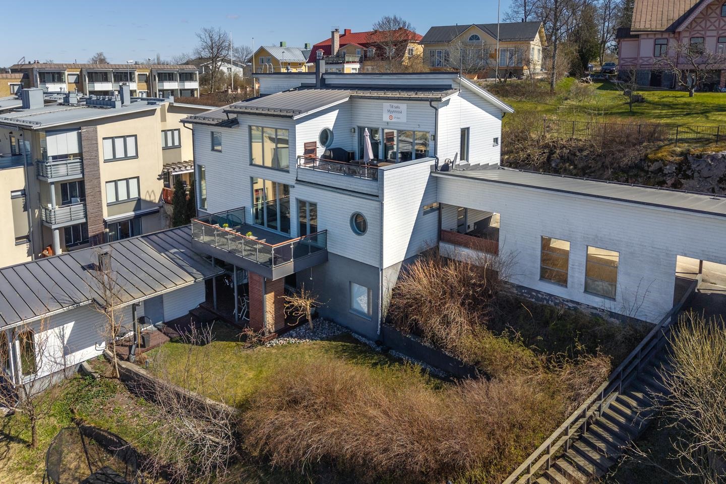 Julkisivu merelle päin / Fasaden mot havet