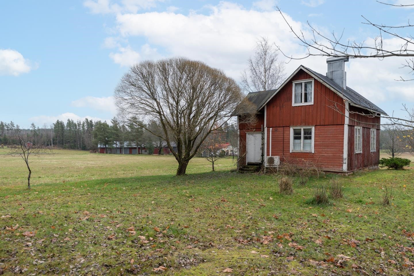 Vanha hirsitalo / Gammla stockhuset