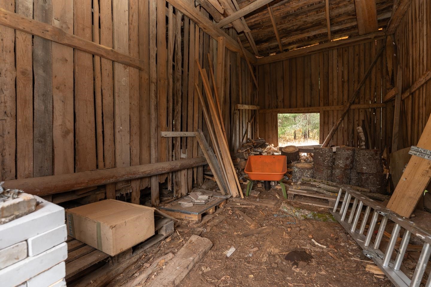 Vanha navetta / Gamla ladugården