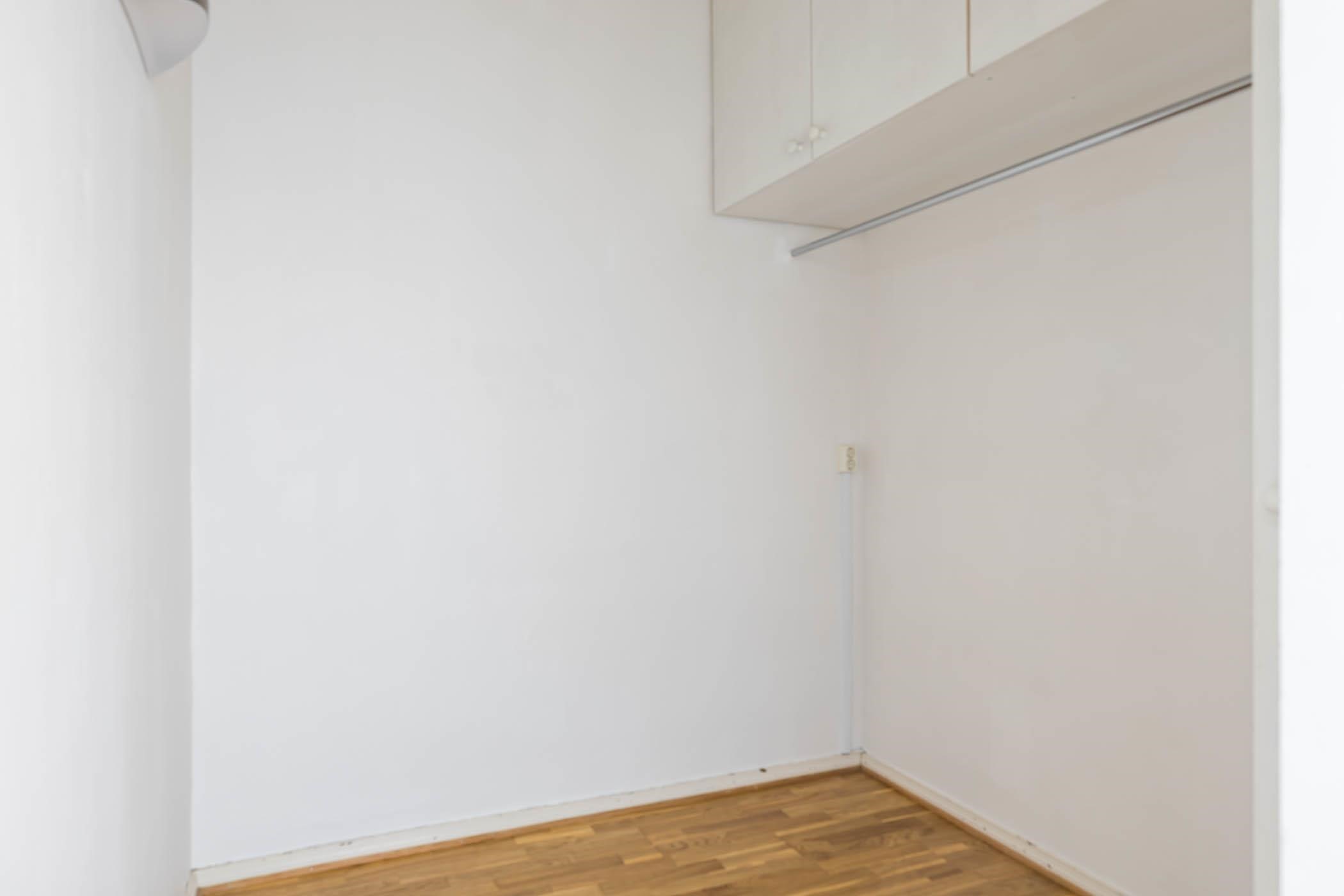 alkovissa paikka sängylle