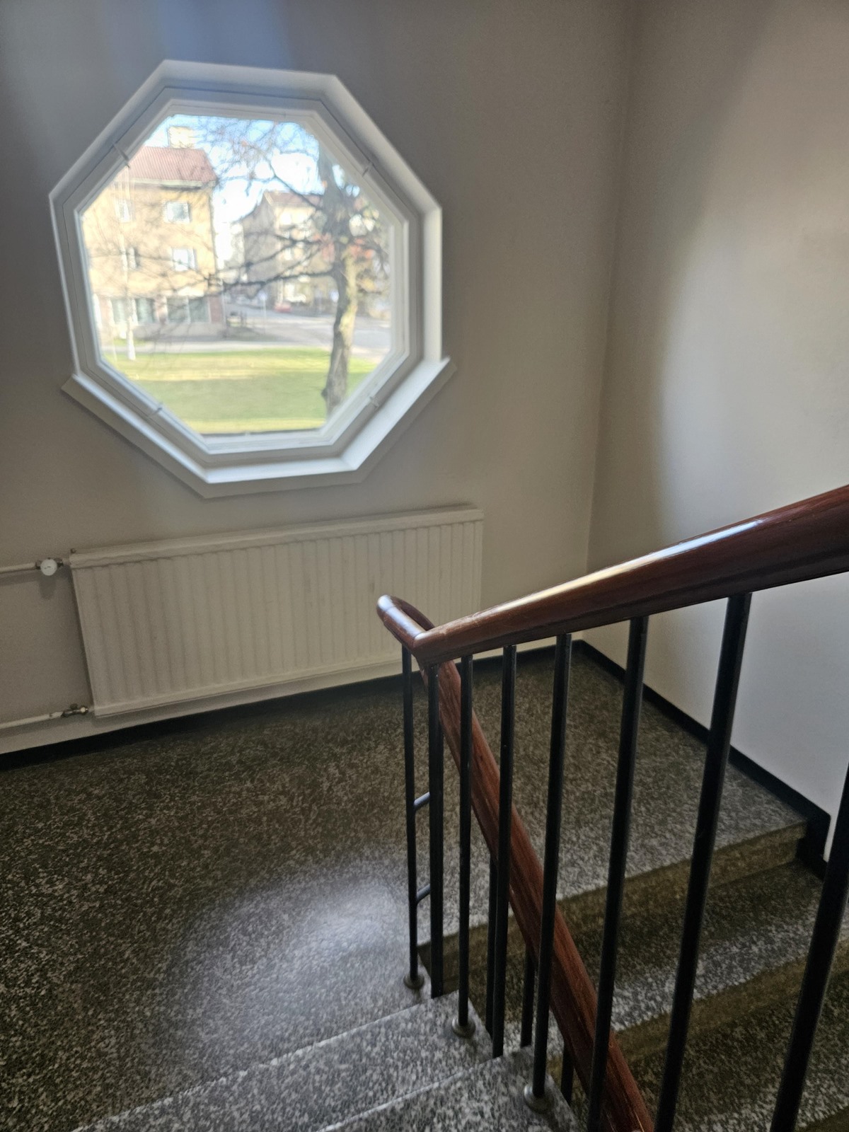 taloyhtiön rappukäytävää