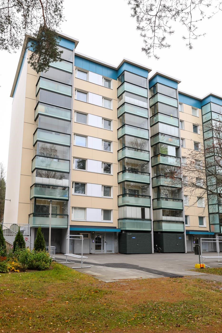 yhtiöllä on oma tontti