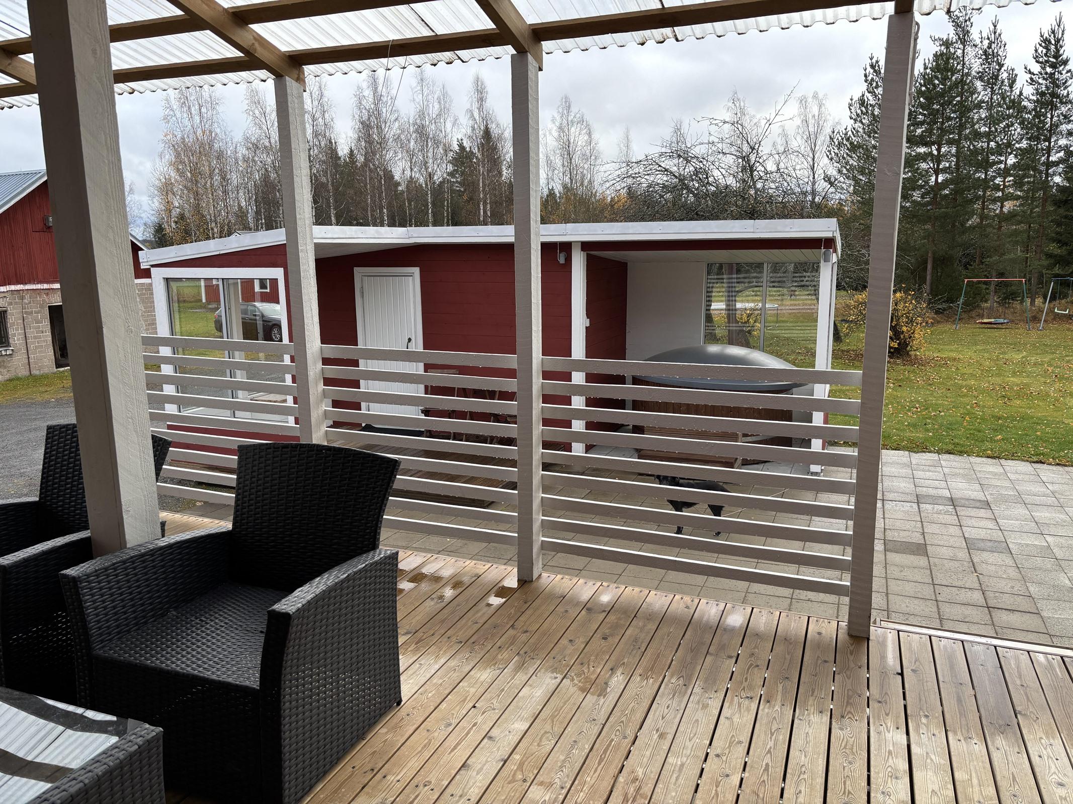 Terassilta pihasaunalle