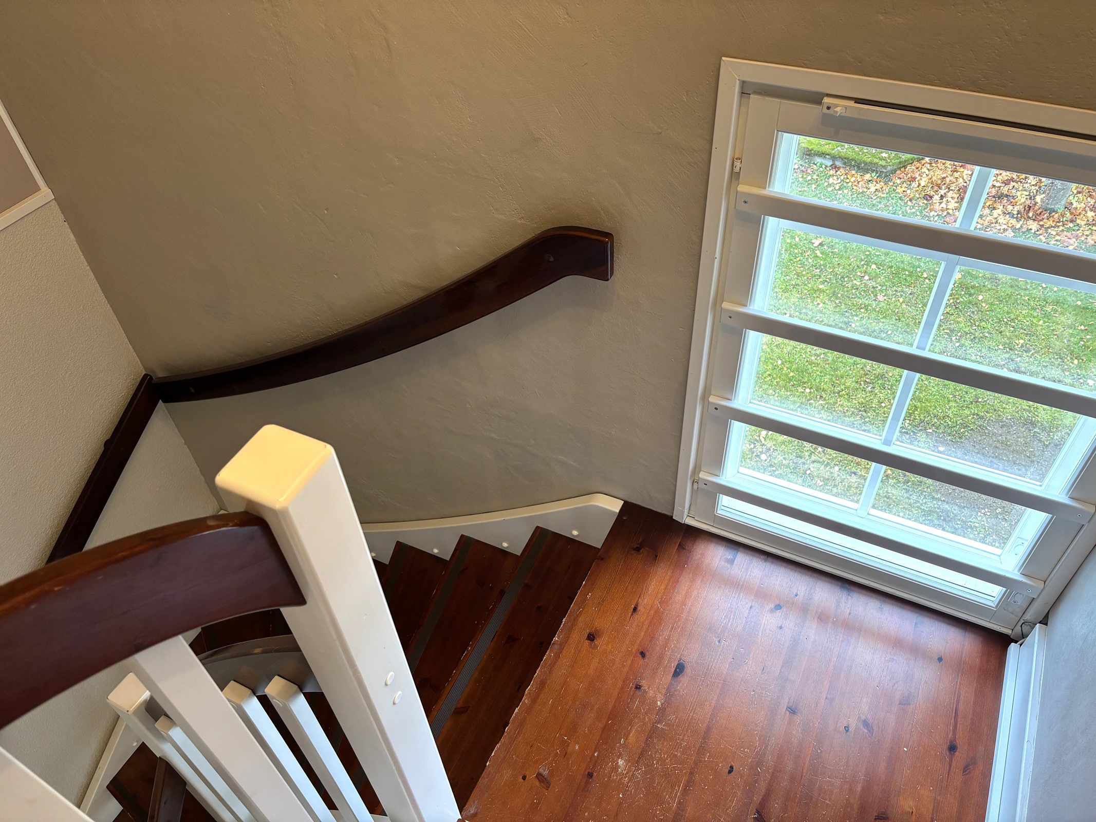 Portaat yläkerrasta