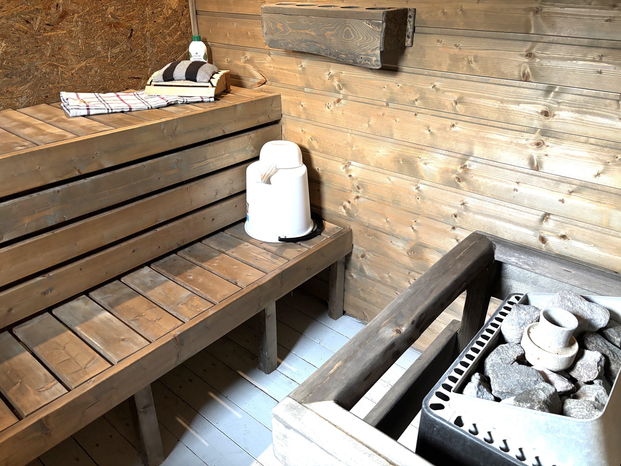 Pihasaunassa sähkökiuas