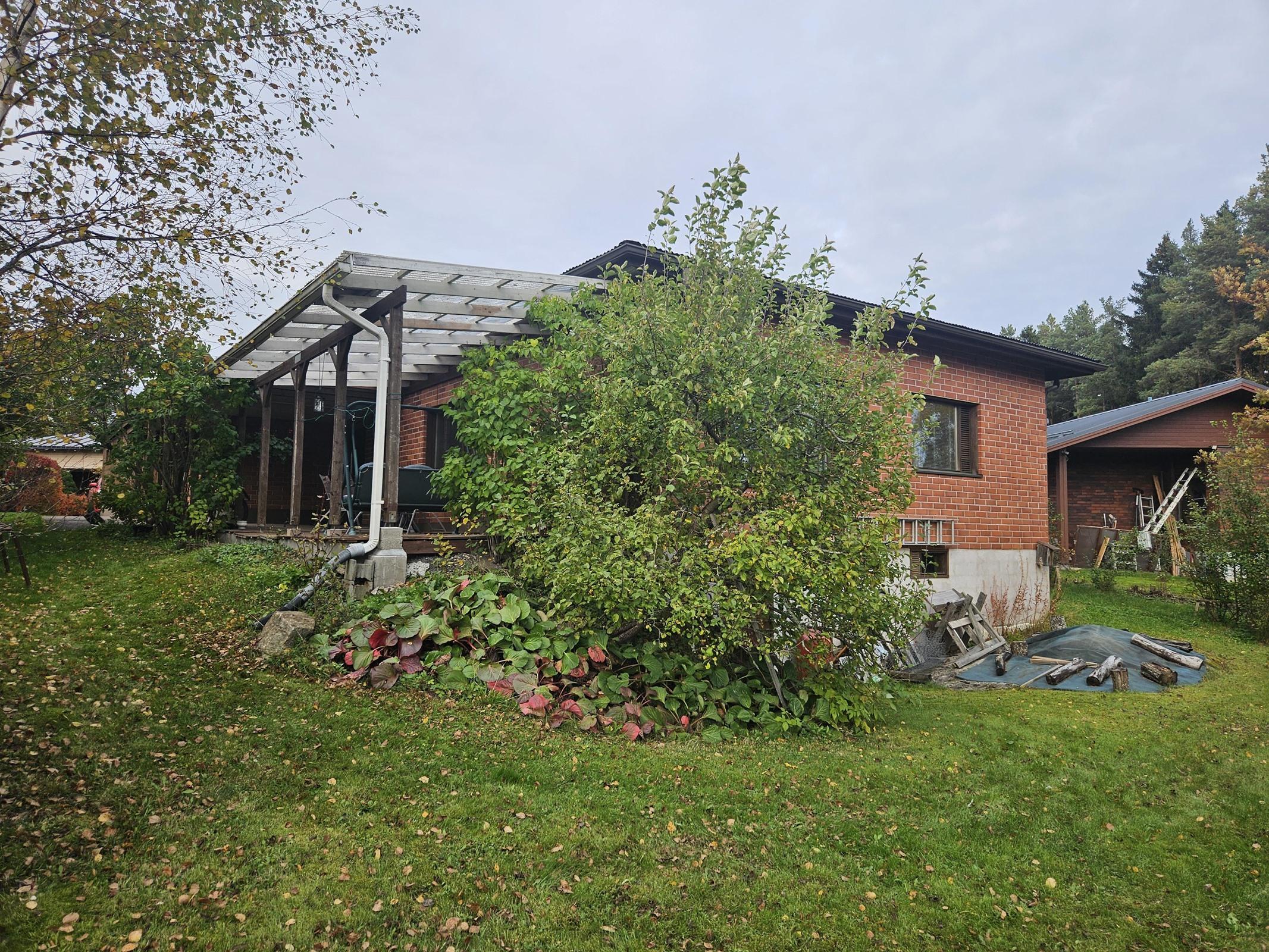 talo alapihalta kuvattuna