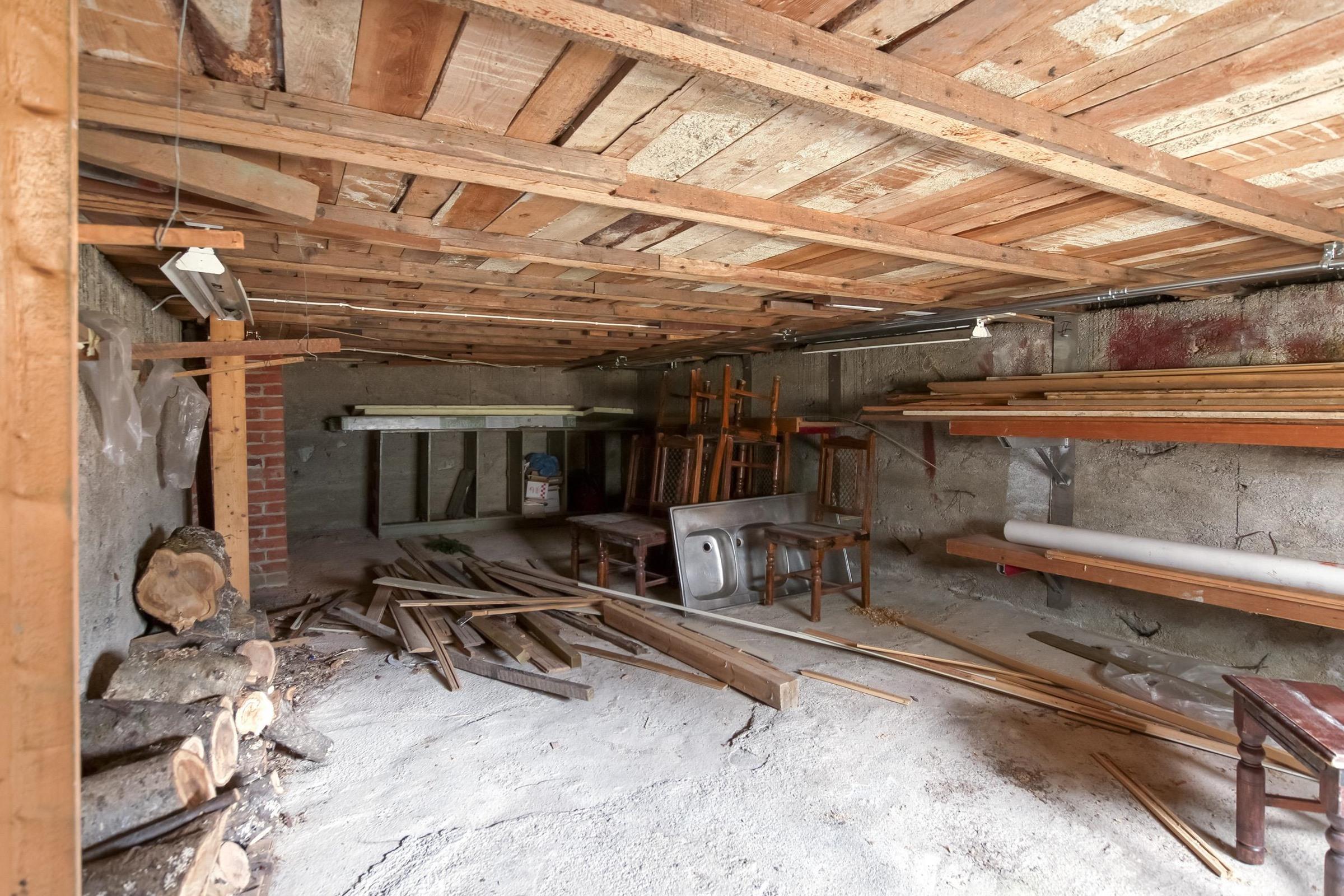 kellarikerroksen varastotilaa