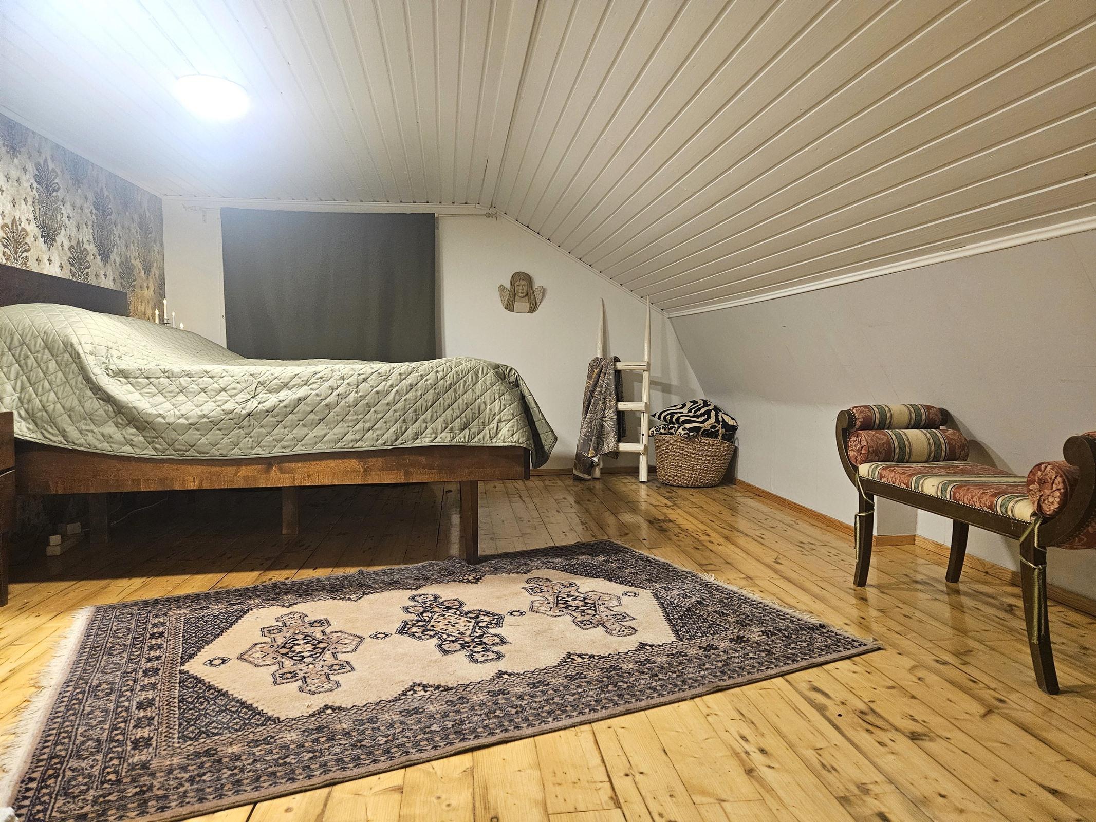 makuutila yläkerrassa