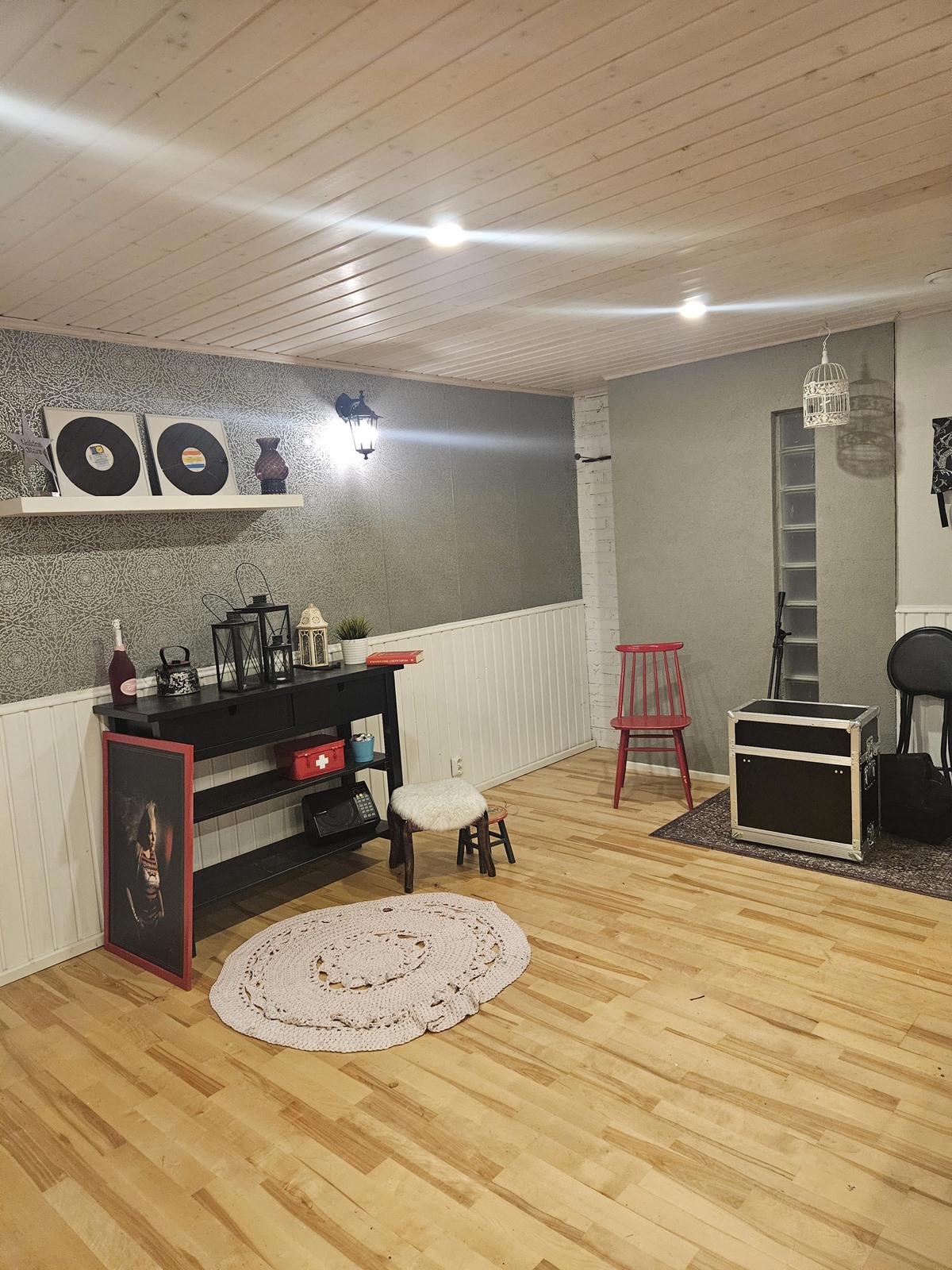 huone piharakennuksessa