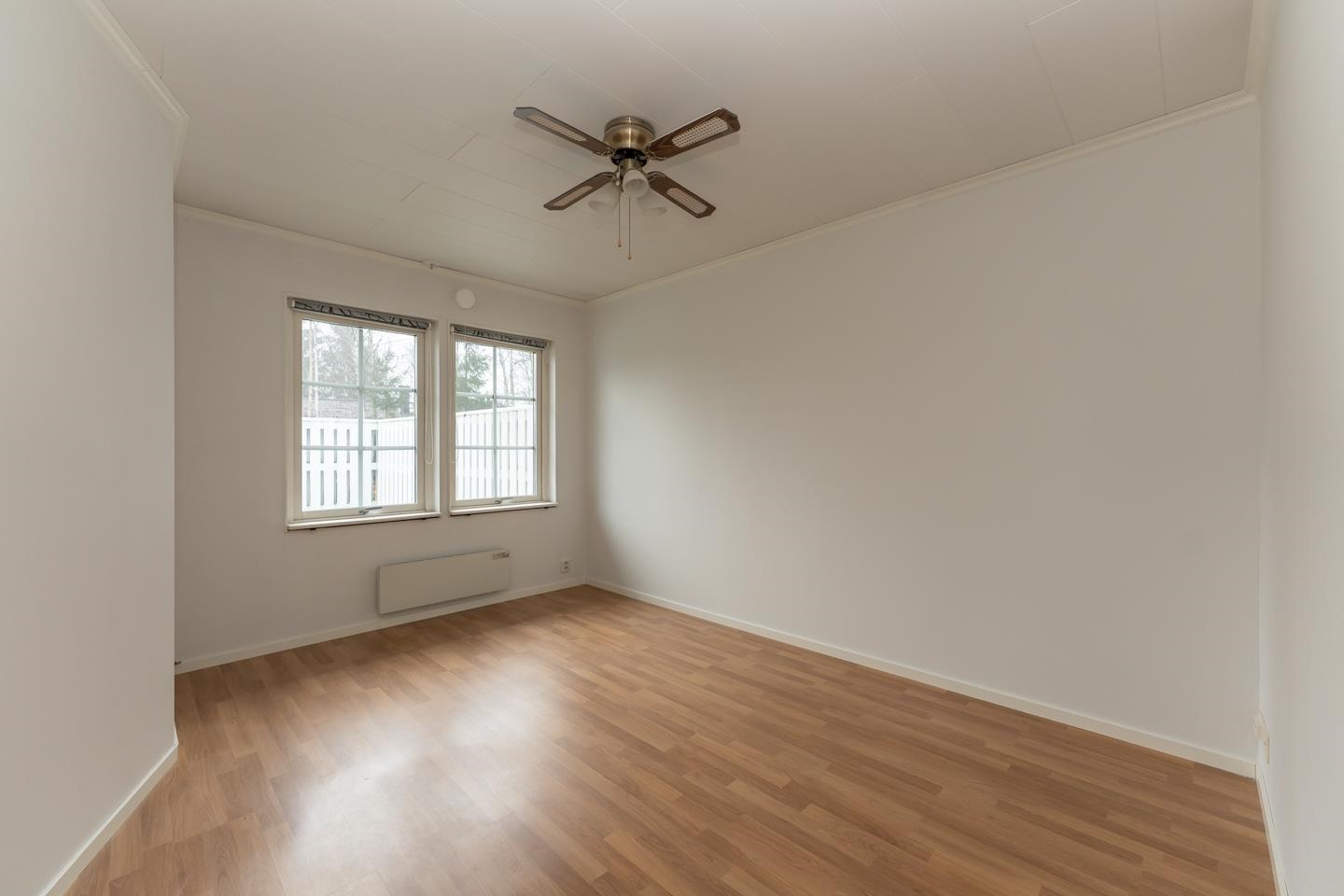 Sovrum 2 / Makuuhuone 2