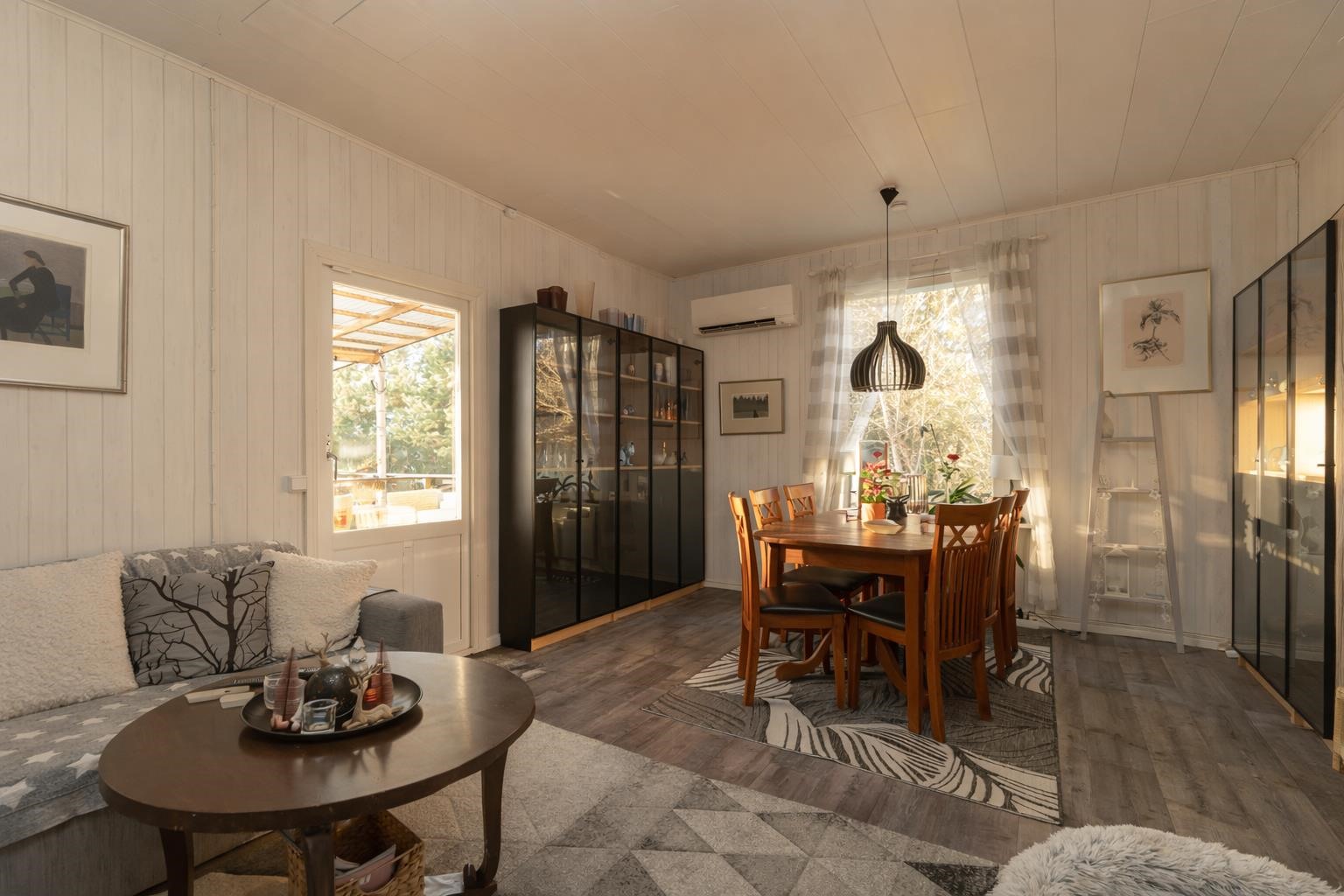 Ruokailutila/Olohuone  -- Matplats/Vardagsrum