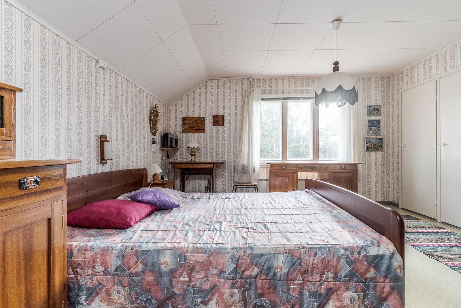 yläkerran päämakuuhuone