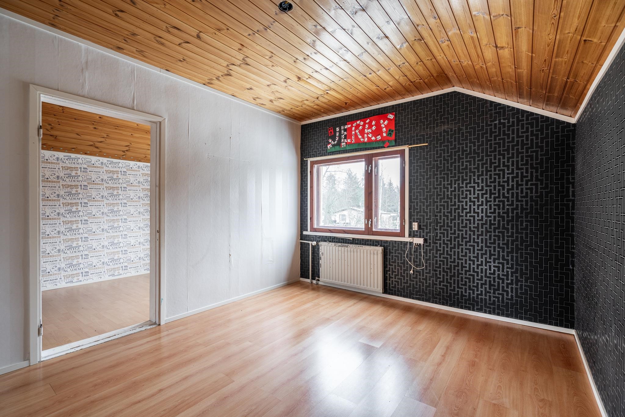 Yläkerran makuuhuone 2