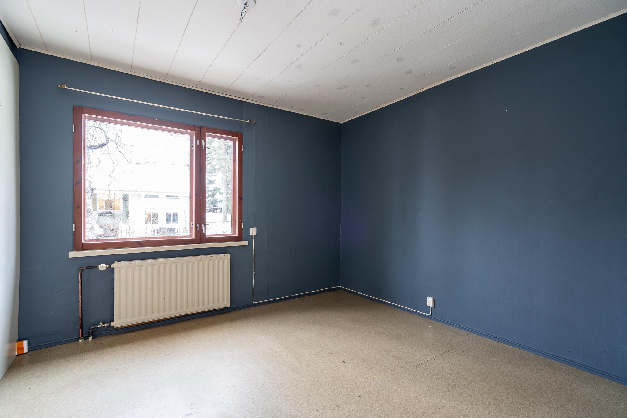 Alakerran ruokahuone/makuuhuone