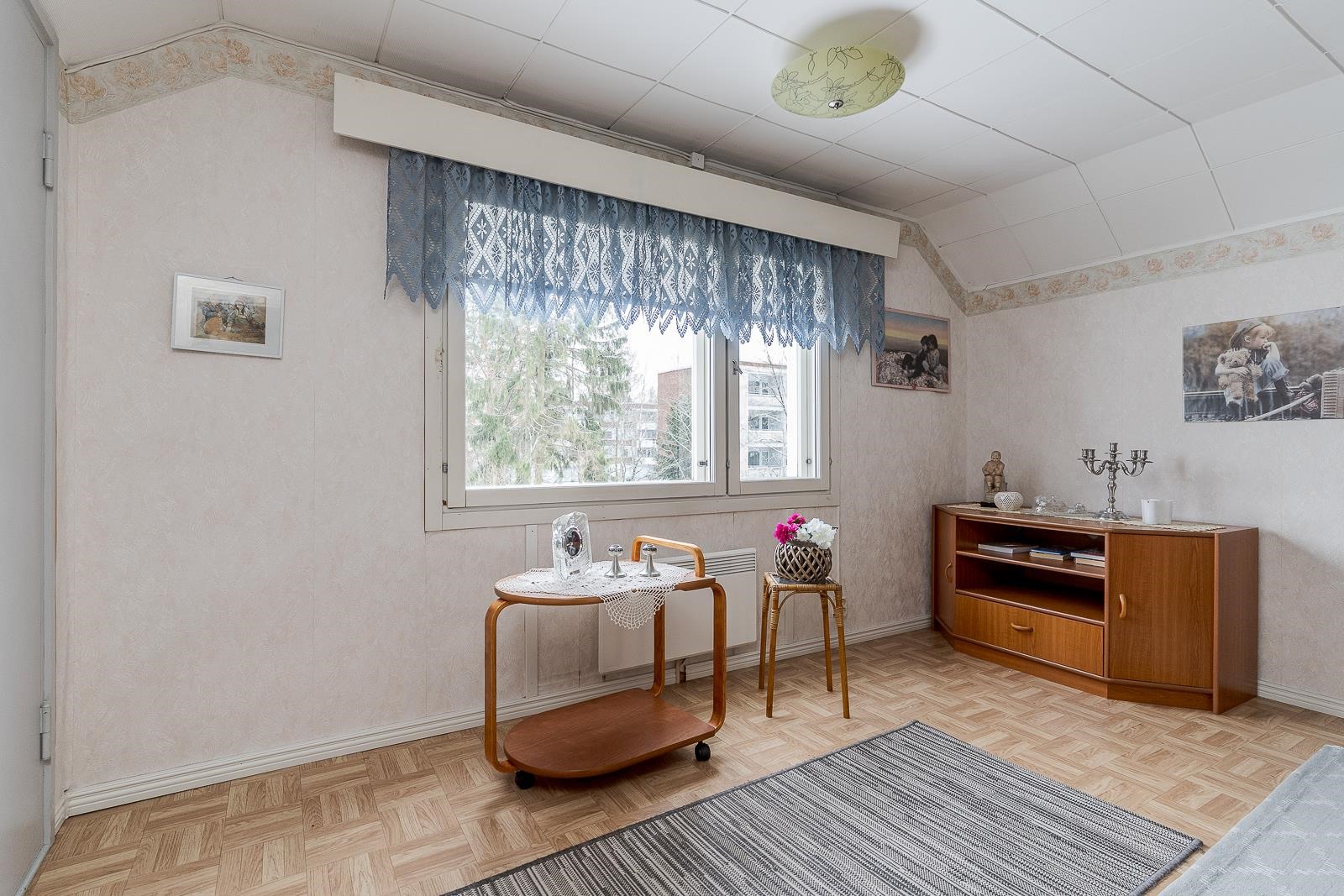 Yläkerran toinen makuuhuone