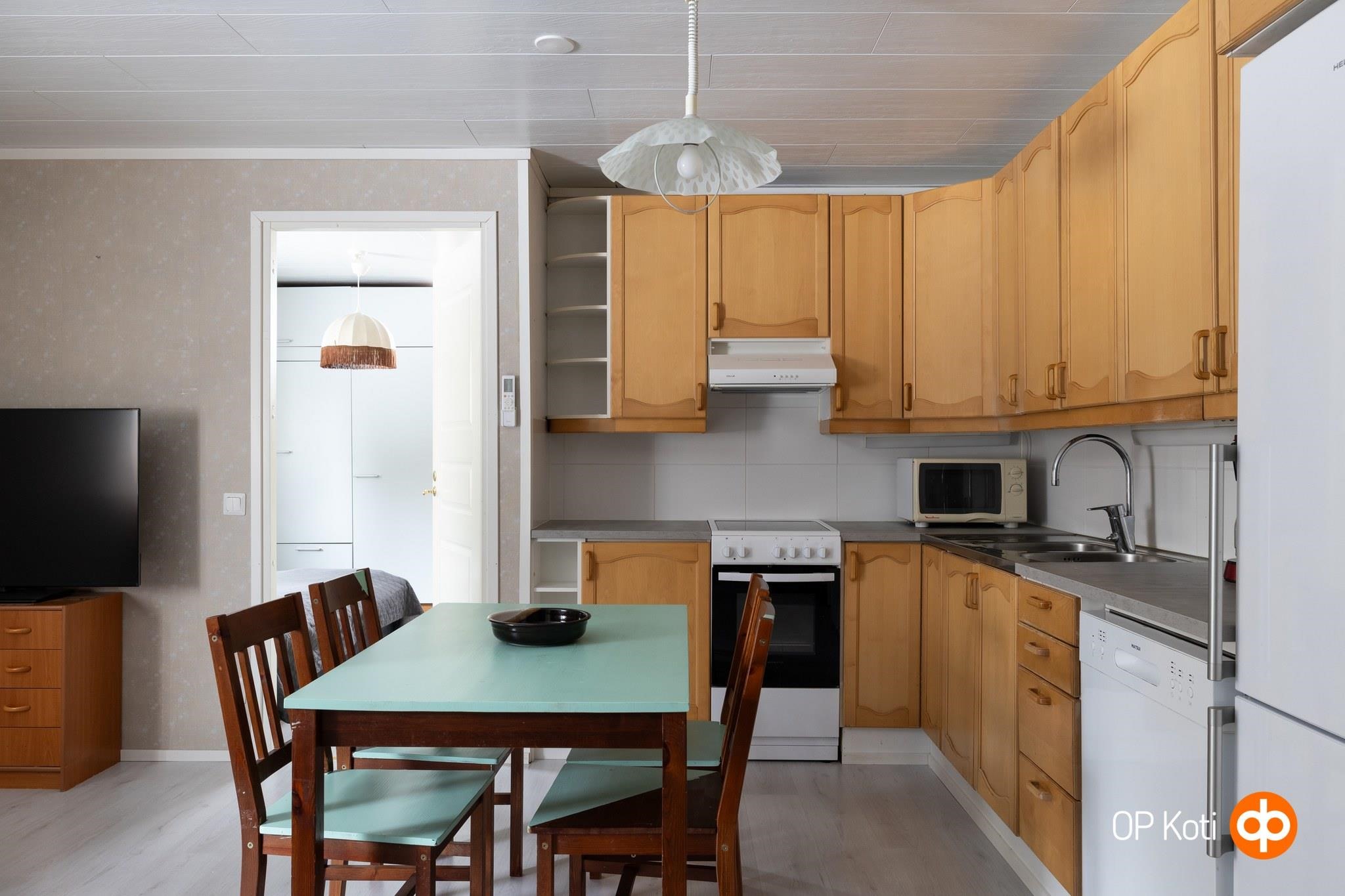 Hallin asunnon keittiö