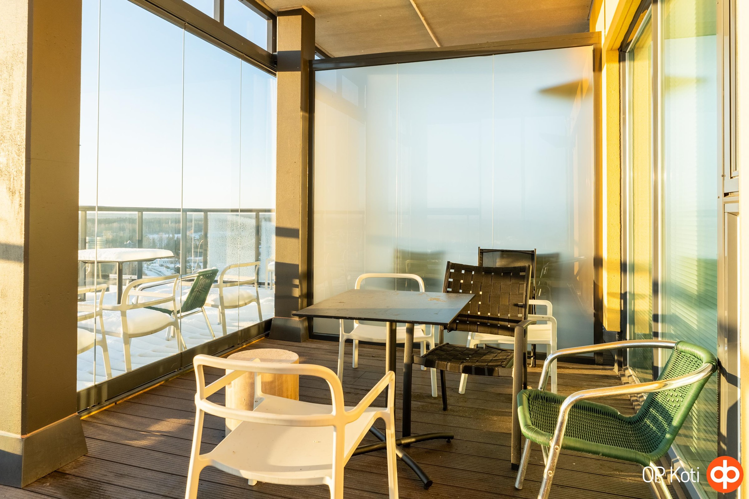 taloyhtiön saunaosaston terassi