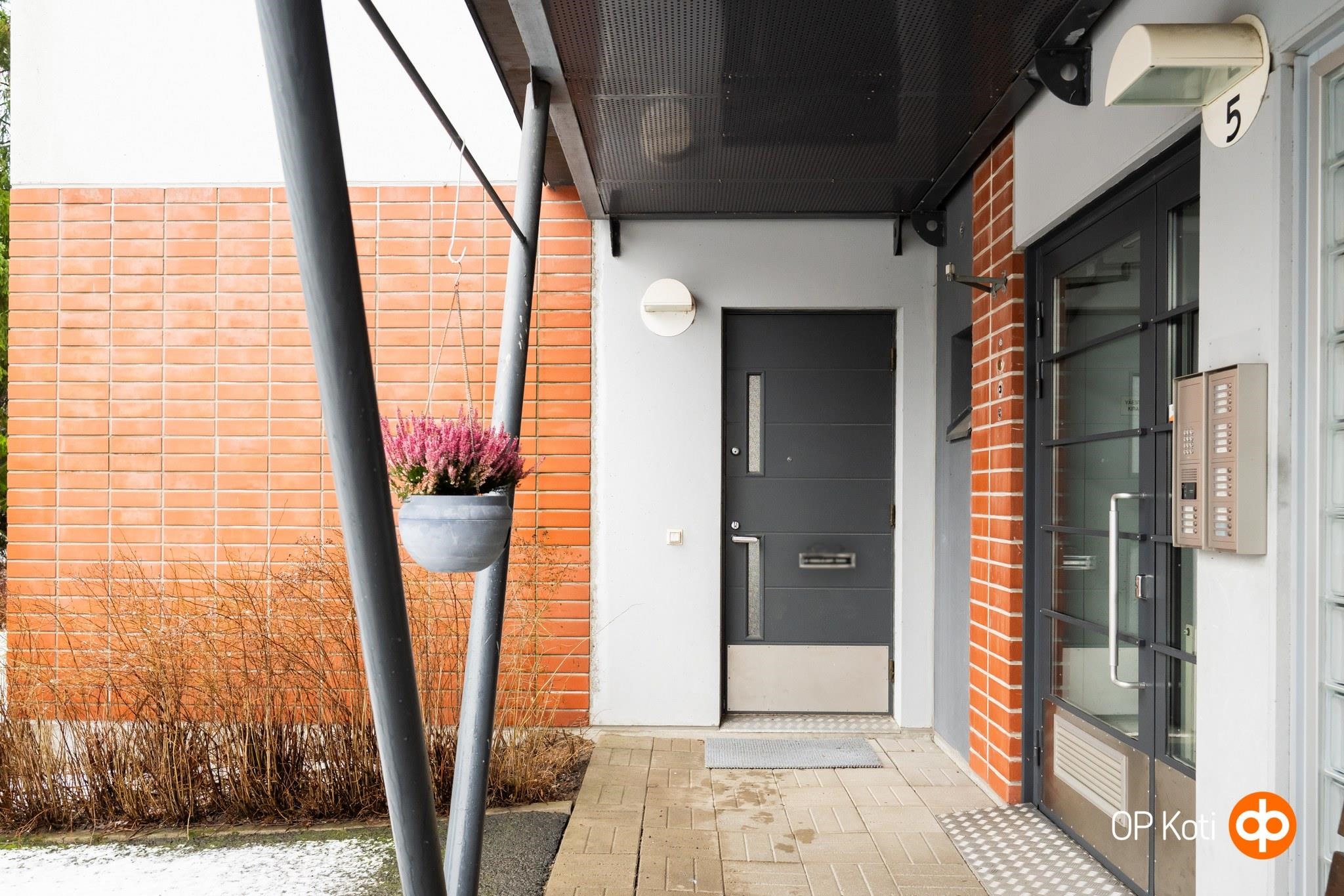 asuntoon käynti rappukäytävän ulkopuolelta