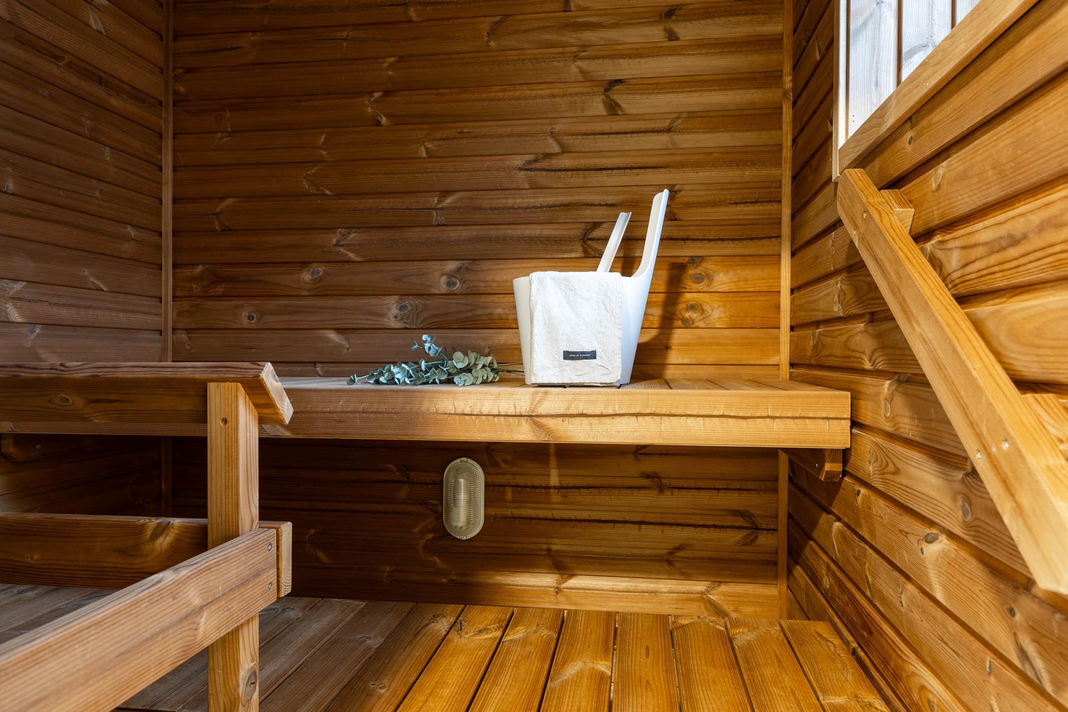 Kuva mallikalustetusta kolmiosta