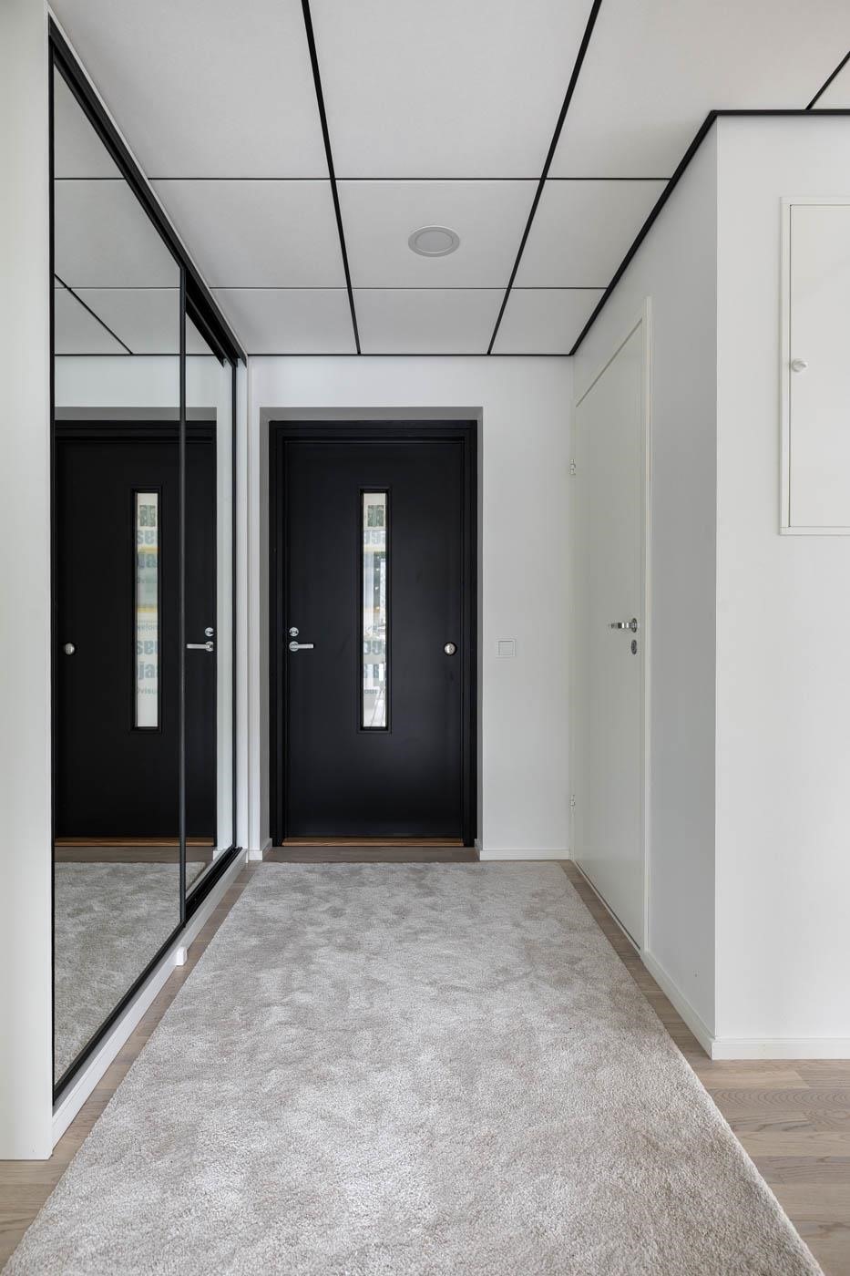 Kuva mallikalustetusta kolmiosta