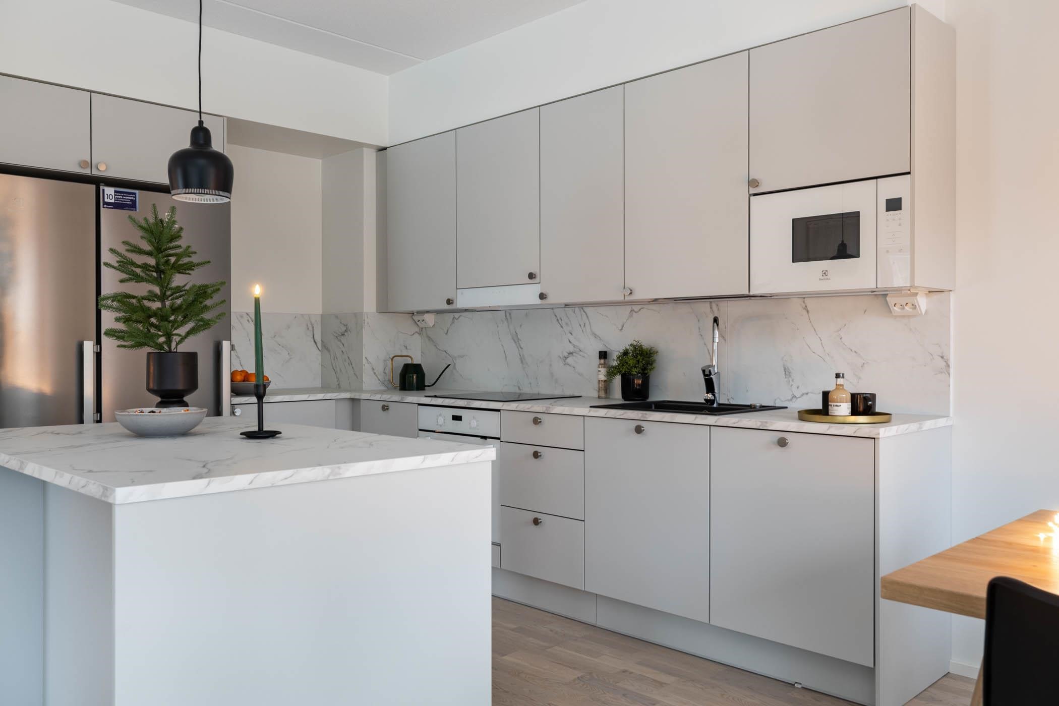 Kuva mallikalustetusta kolmiosta