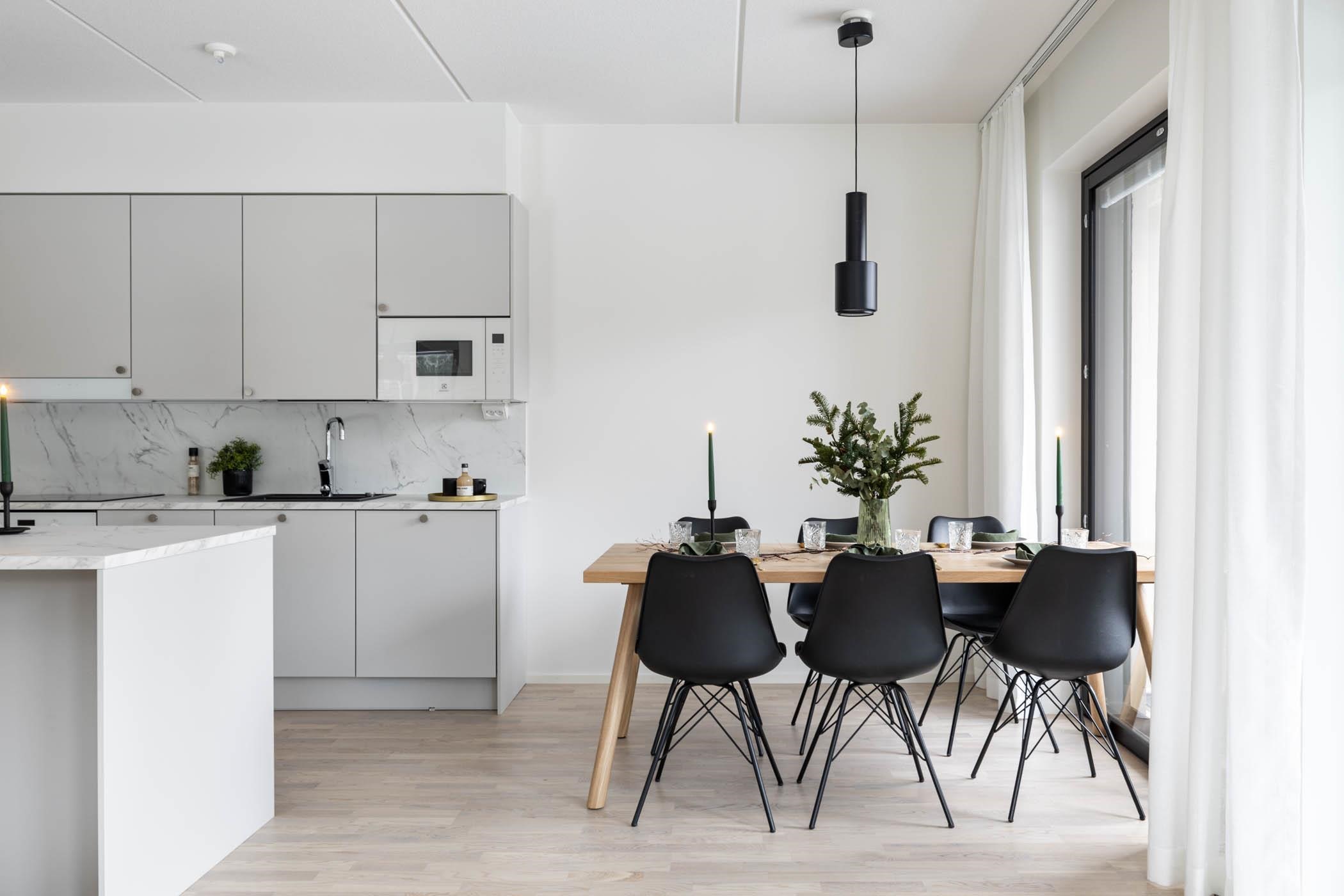 Kuva mallikalustetusta kolmiosta