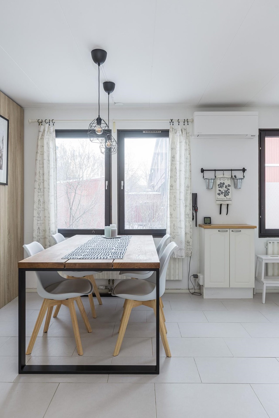 Ruokailutilan ikkuna.