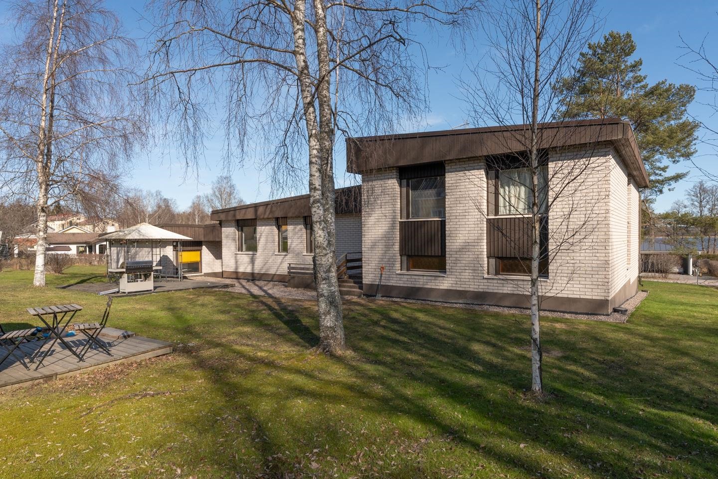 Takapiha - Bakgård