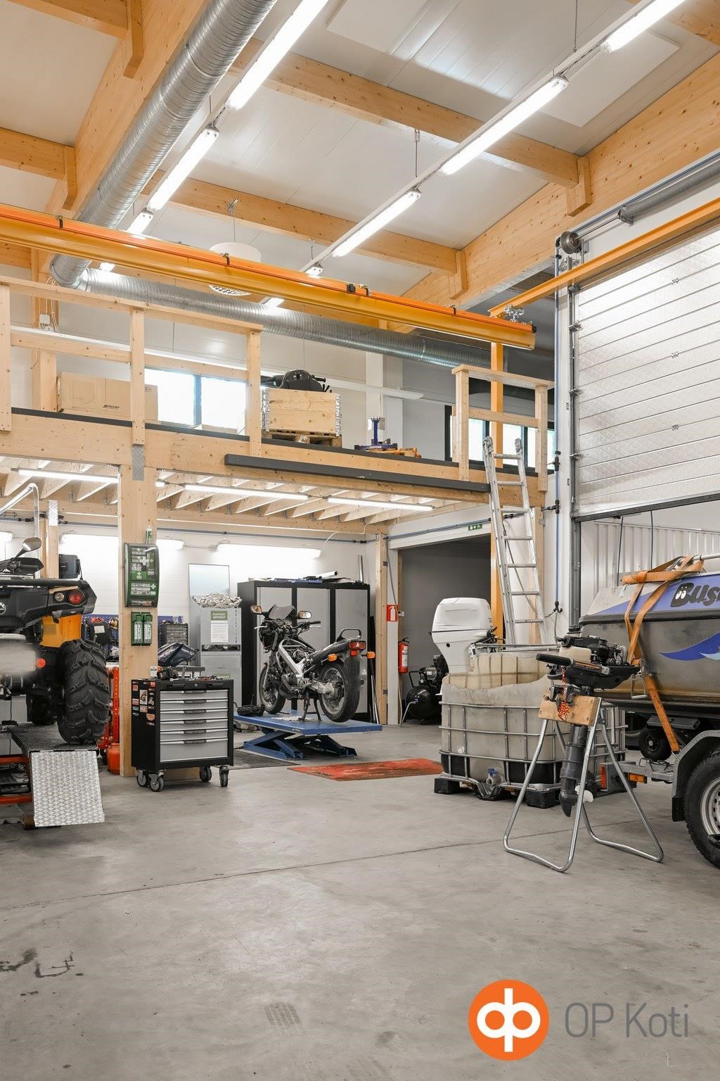 myymälärak. huoltohalli