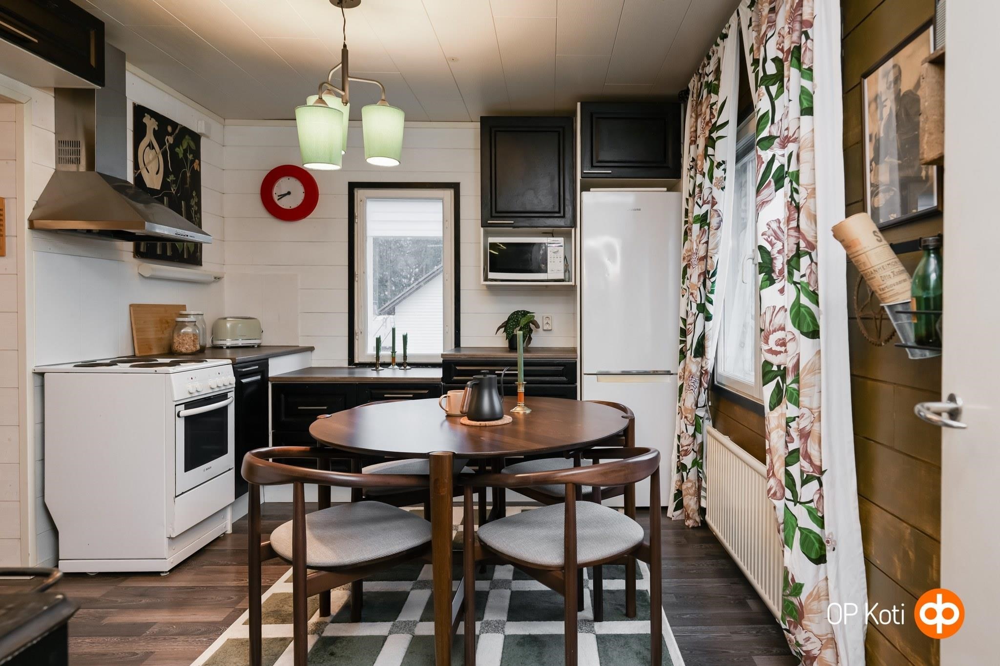 keittiötilaa toisesta suunnasta