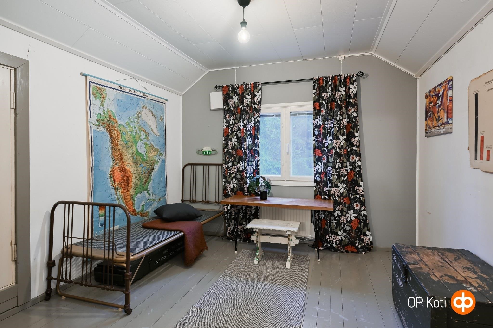 yläkerran makuuhuone