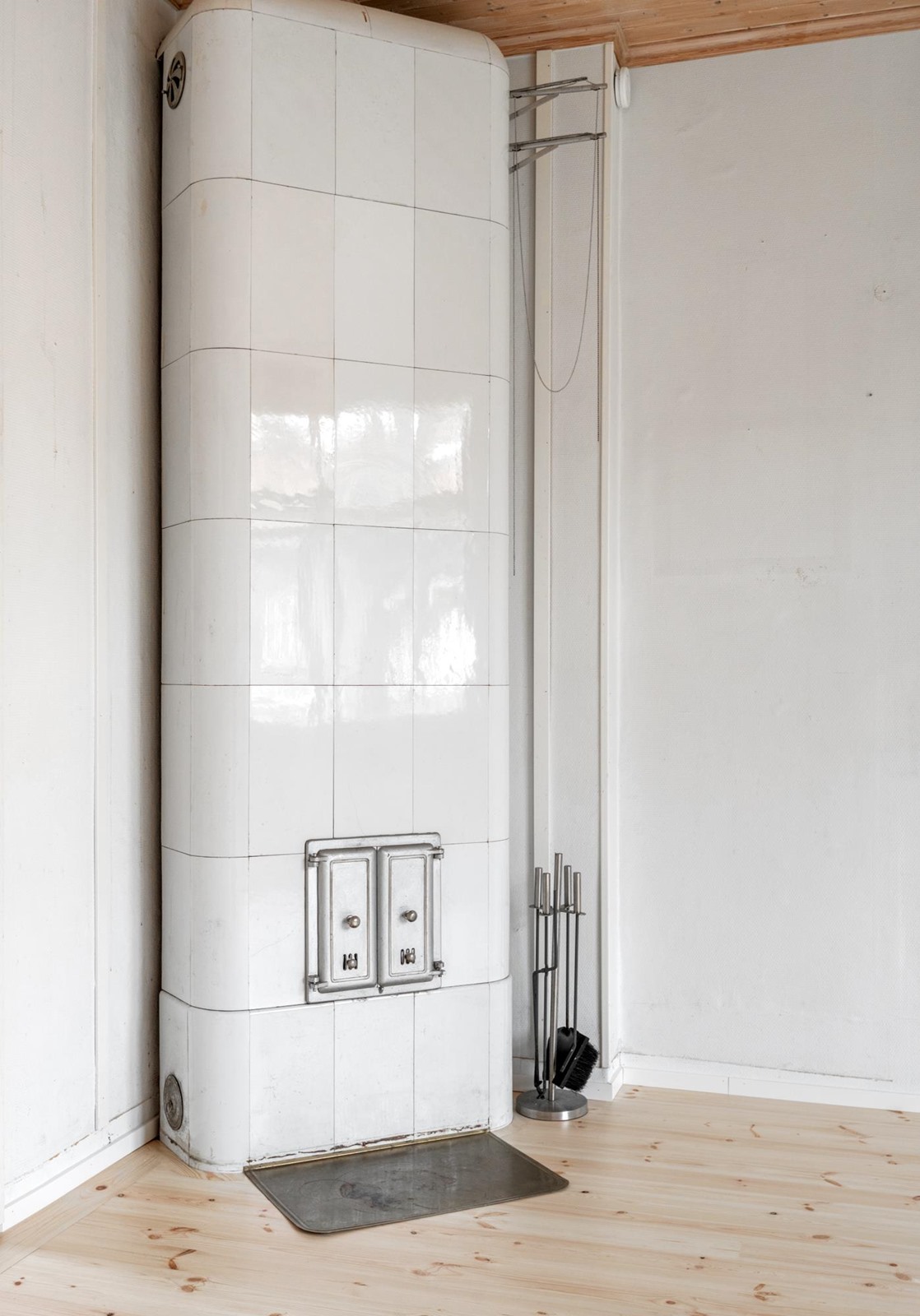 alkuperäinen käyttökunnossa oleva kaakeliuuni