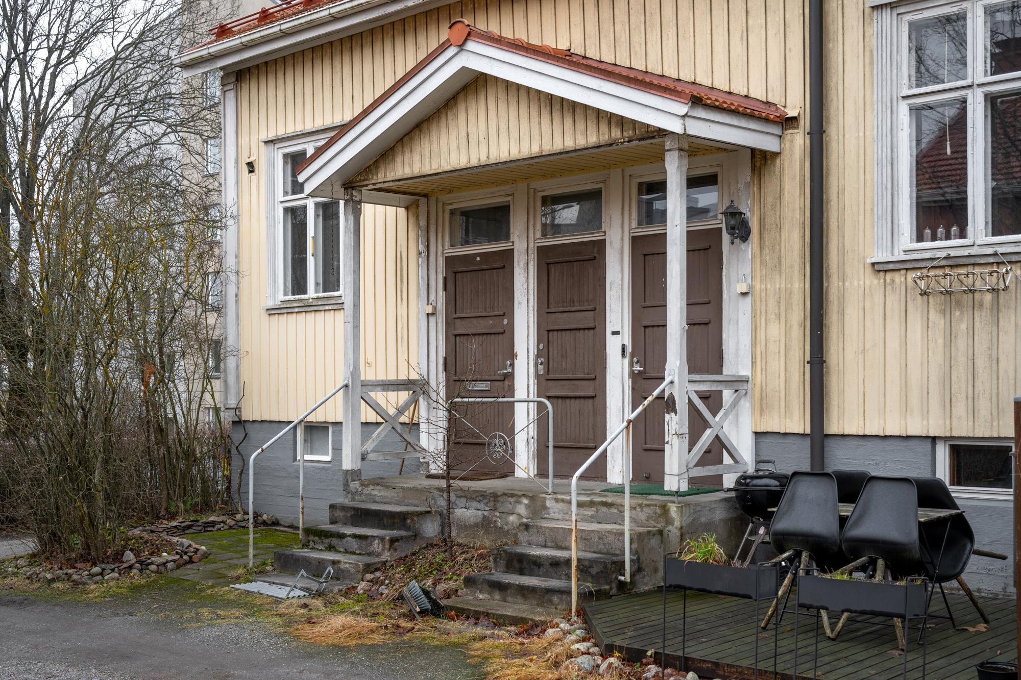 huoneiston päädyn pihapatio