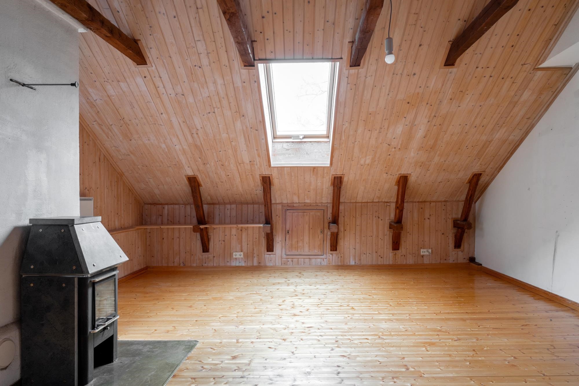 ullakokerroksen kevyt-takka