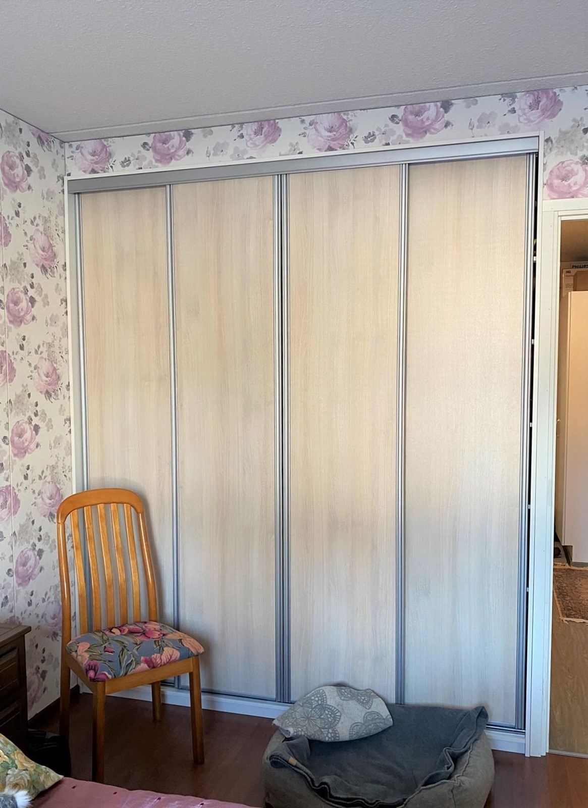 makuuhuoneissa liukuovikaapit