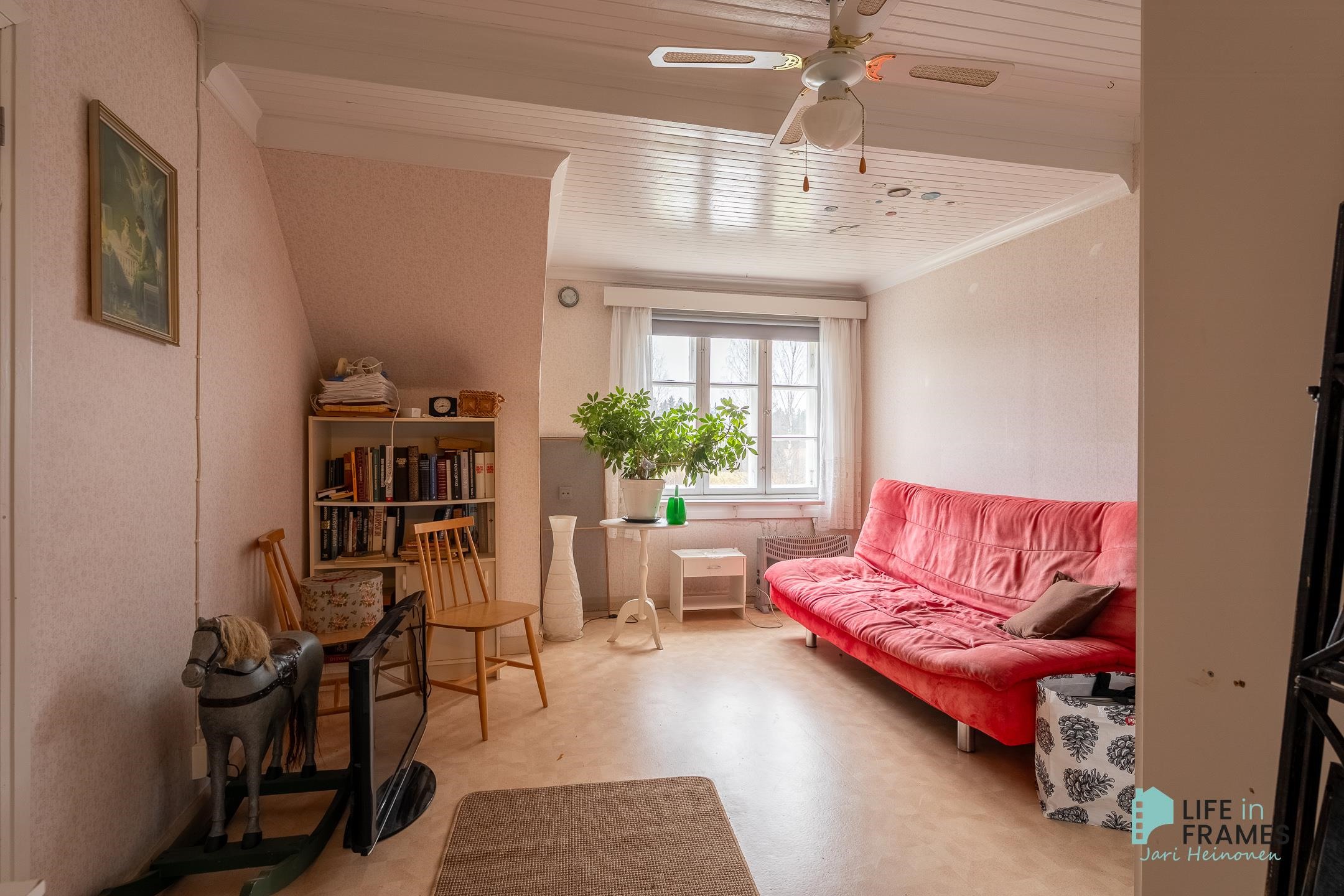 Yläkerran 2h+k+et huoneisto