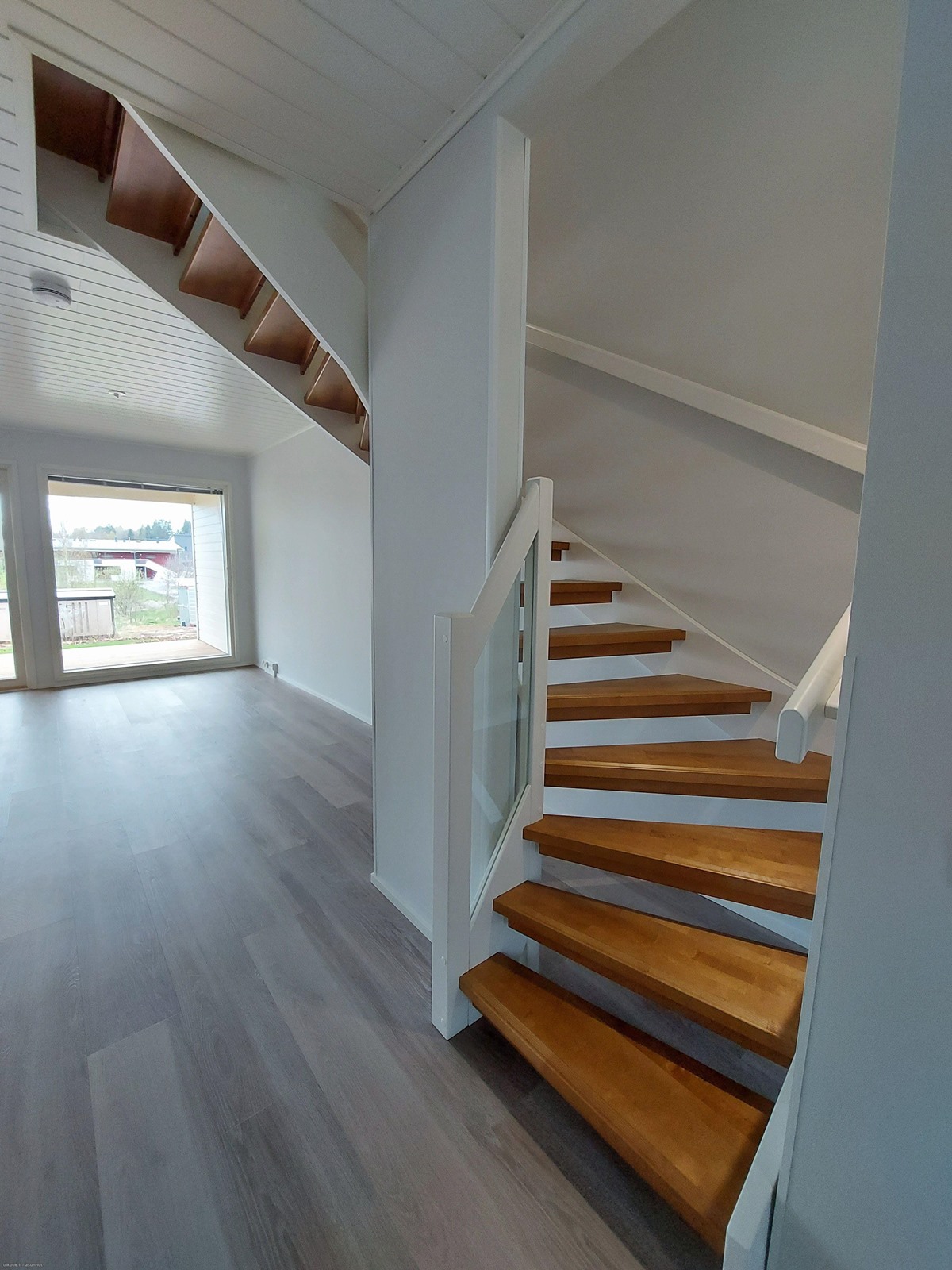 Portaikko yläkertaan