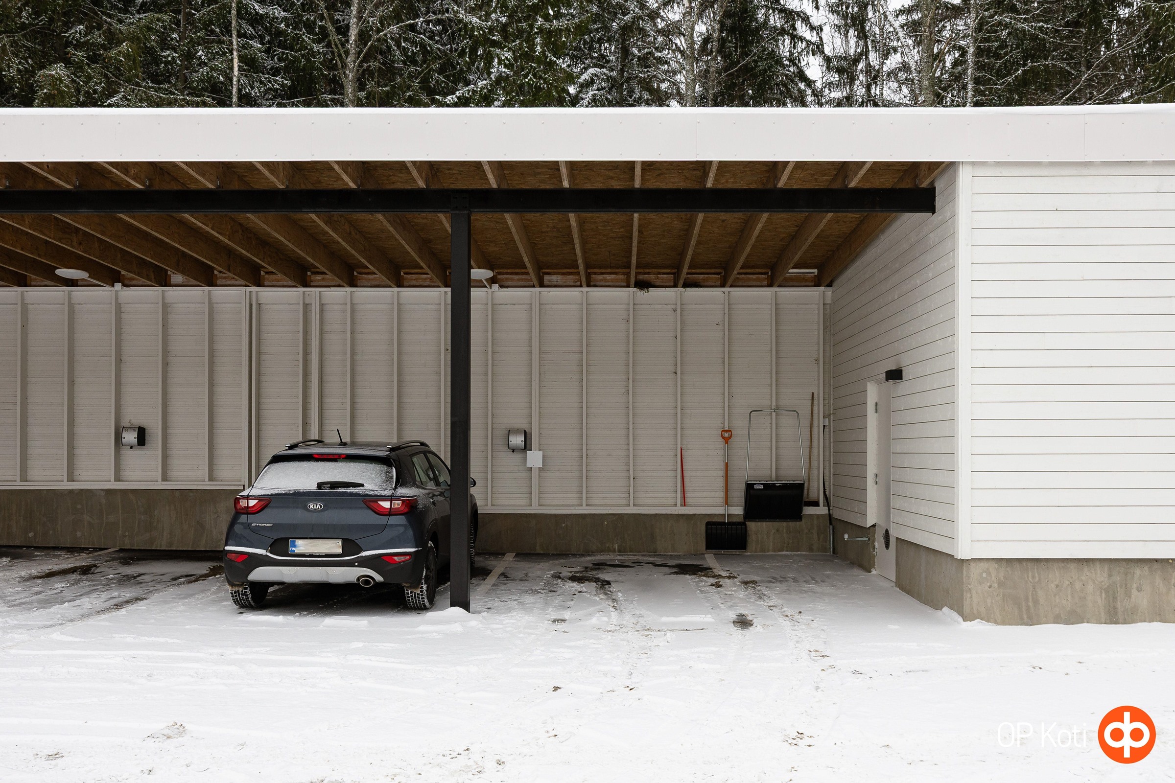 Asunnon yhteydessä myytävä autopaikka