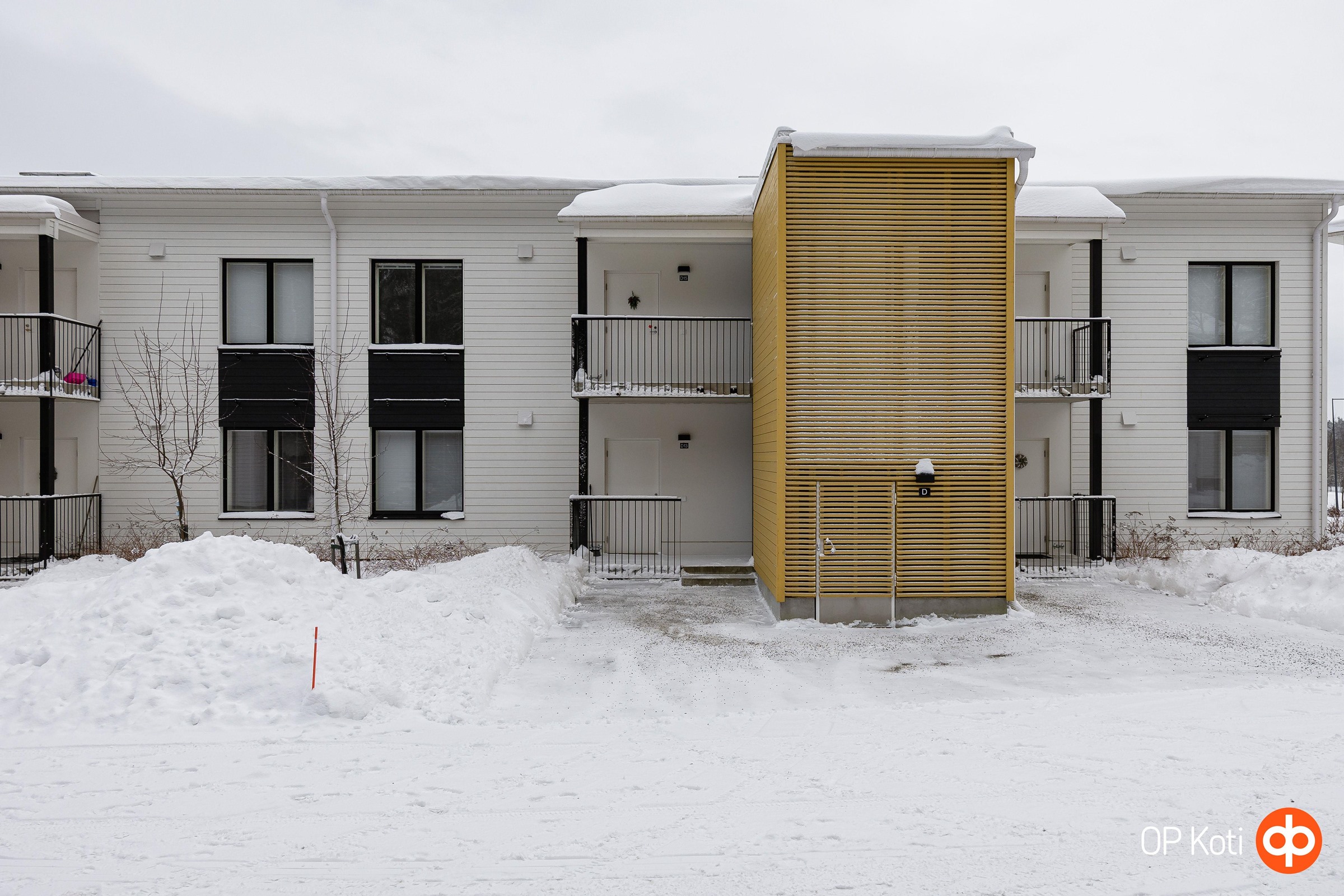 Pihan puoleinen julkisivu