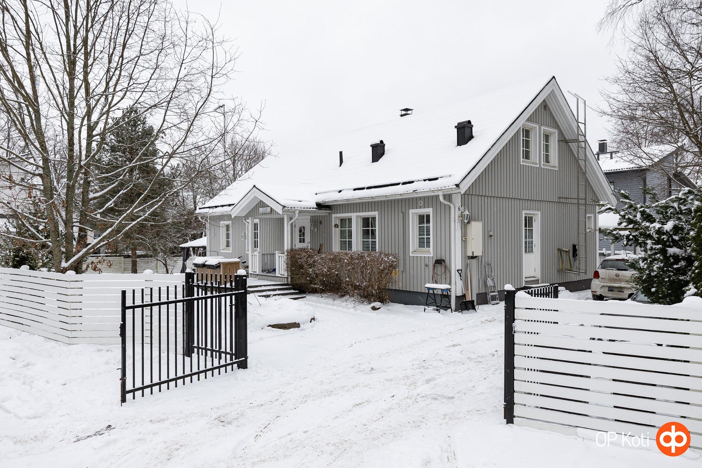 Kadun puoleinen julkisivu