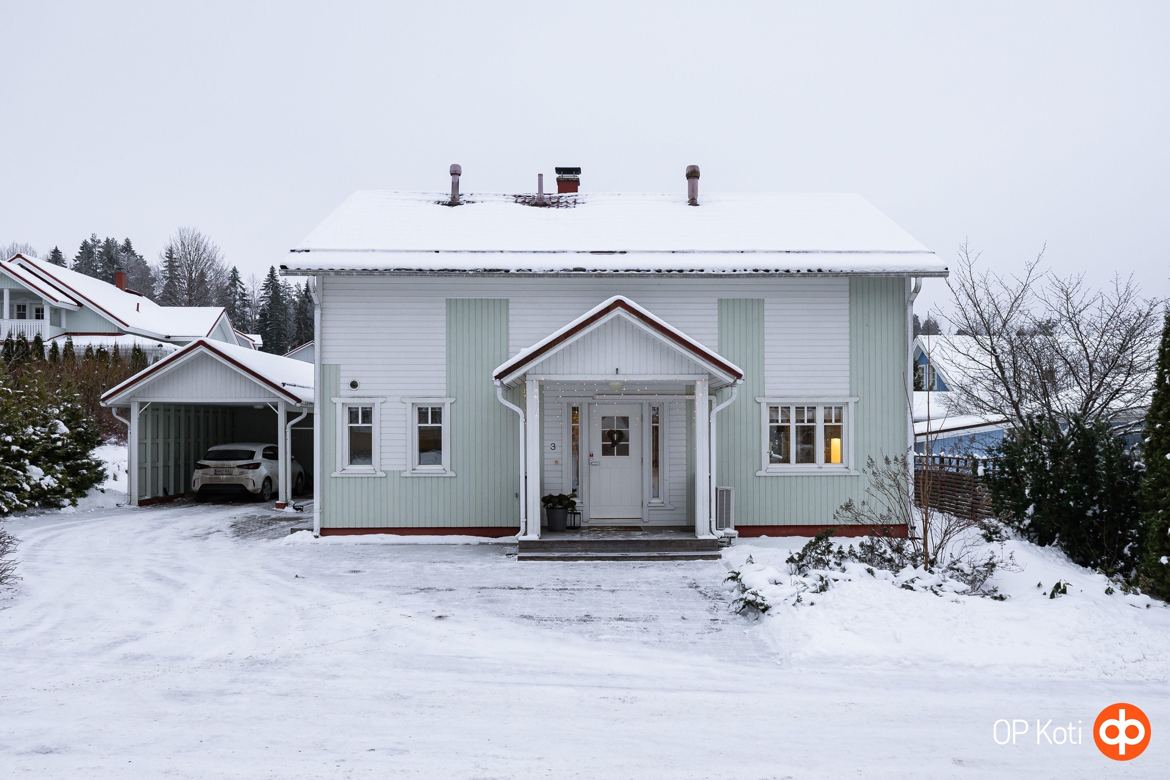 Kadun puoleinen julkisivu