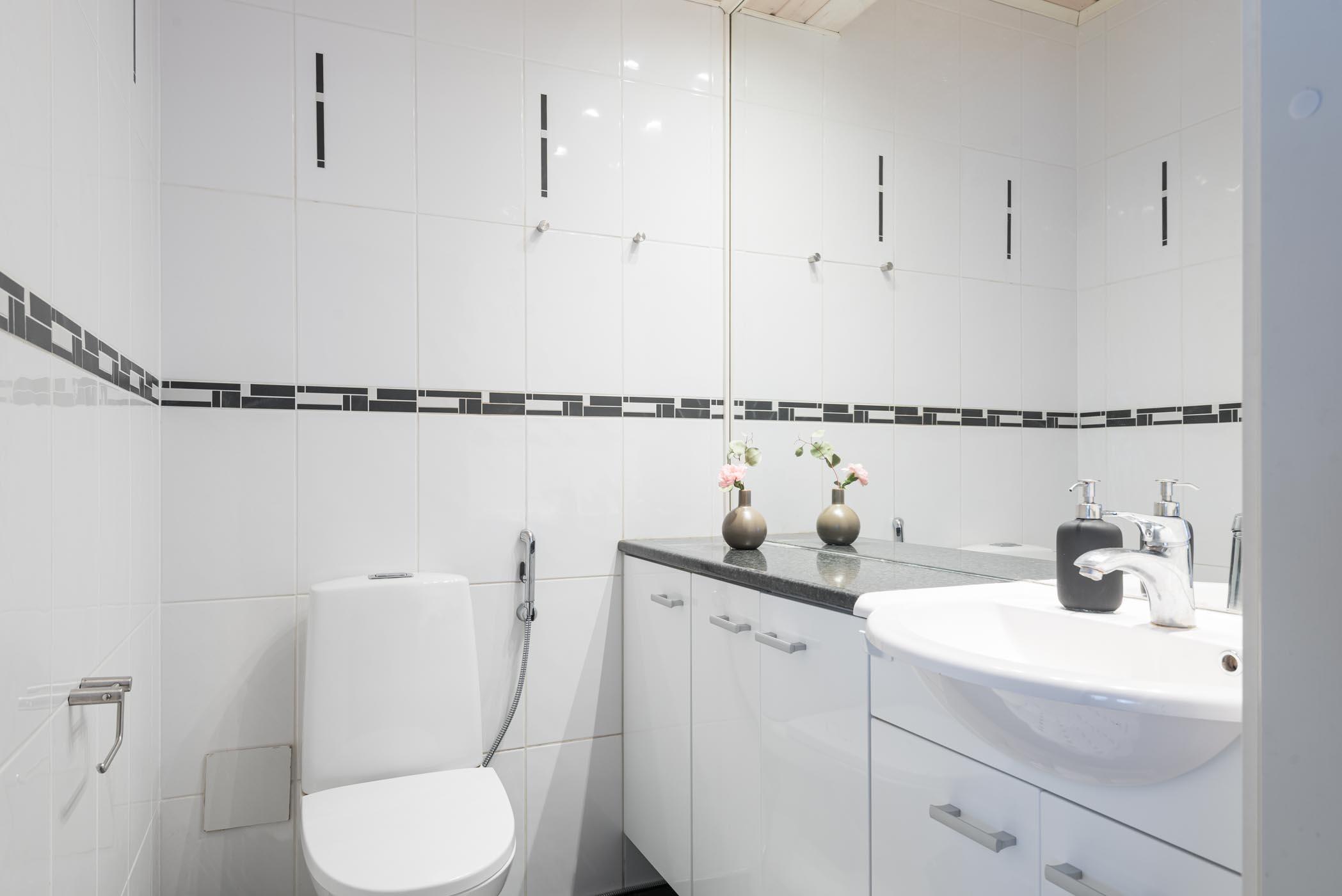 alakerran erillinen wc