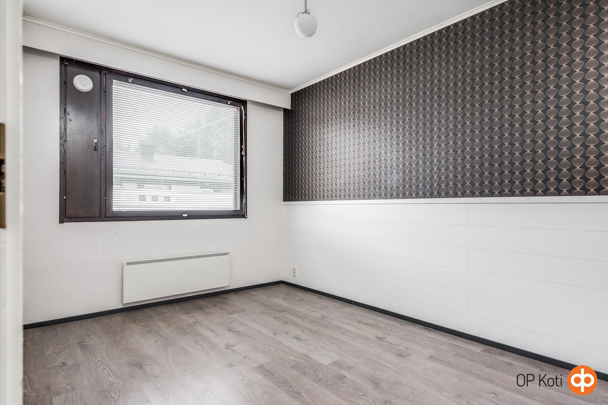 Makuuhuone ilman virtuaalikalustusta