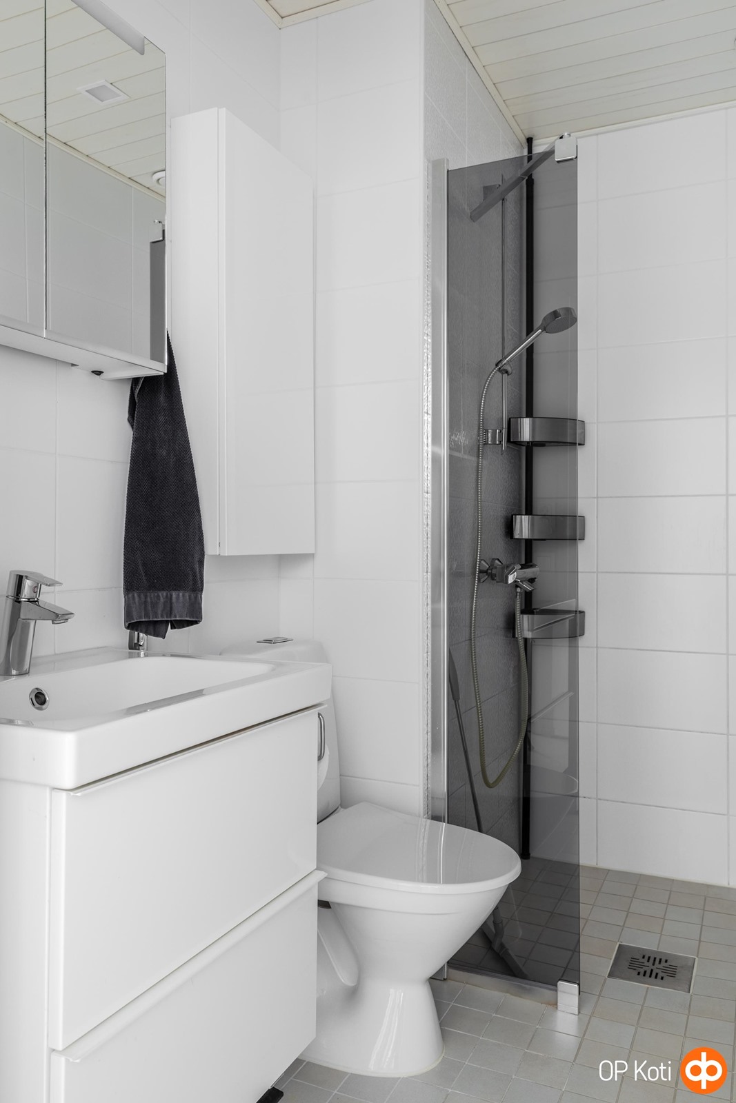 Yläkerran kylpyhuone