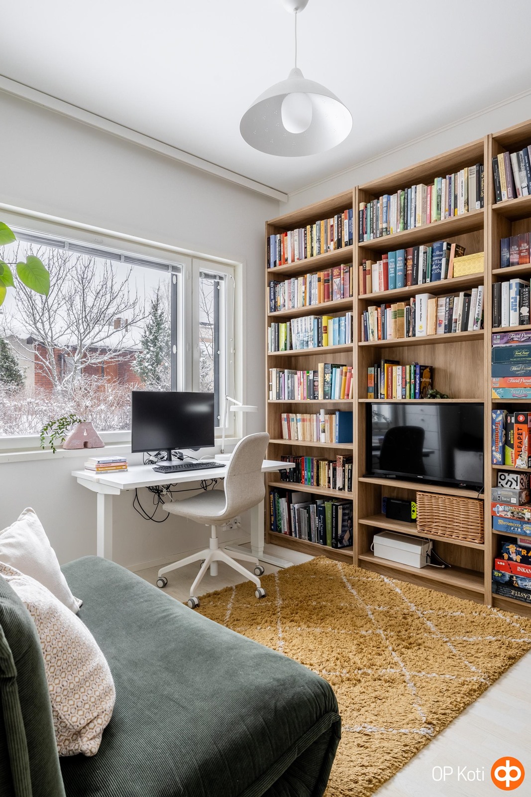 Alakerran työhuone/makuuhuone