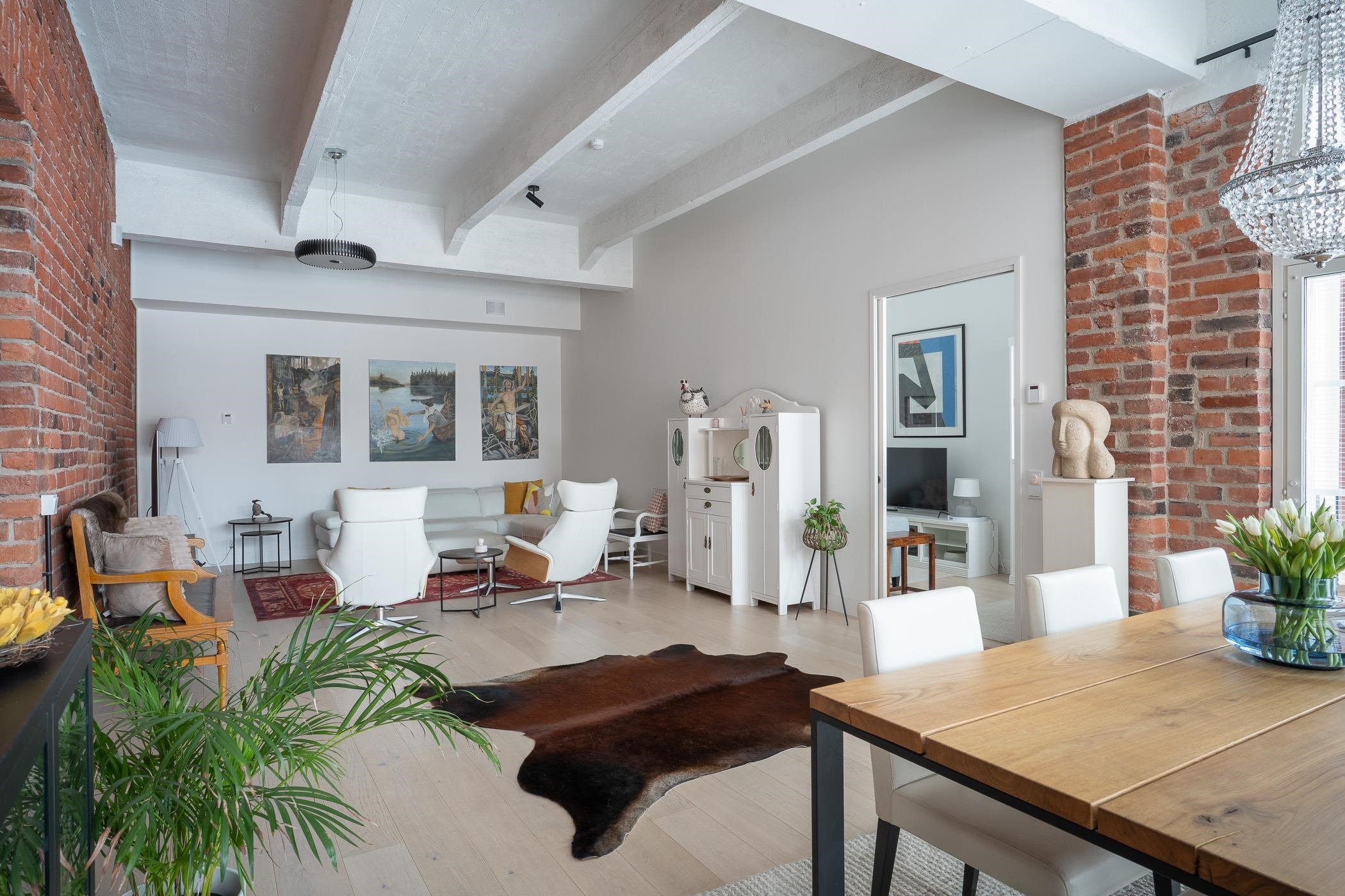 Upeat massiiviset kattopalkit