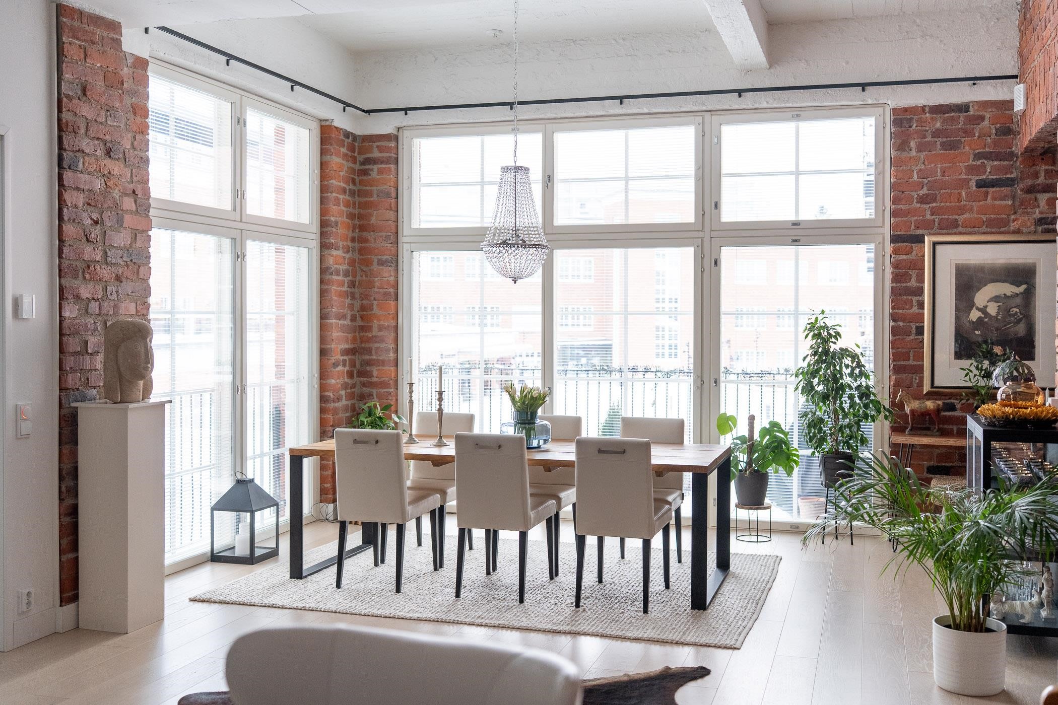 Ruokailemaan mahtuu isompikin porukka