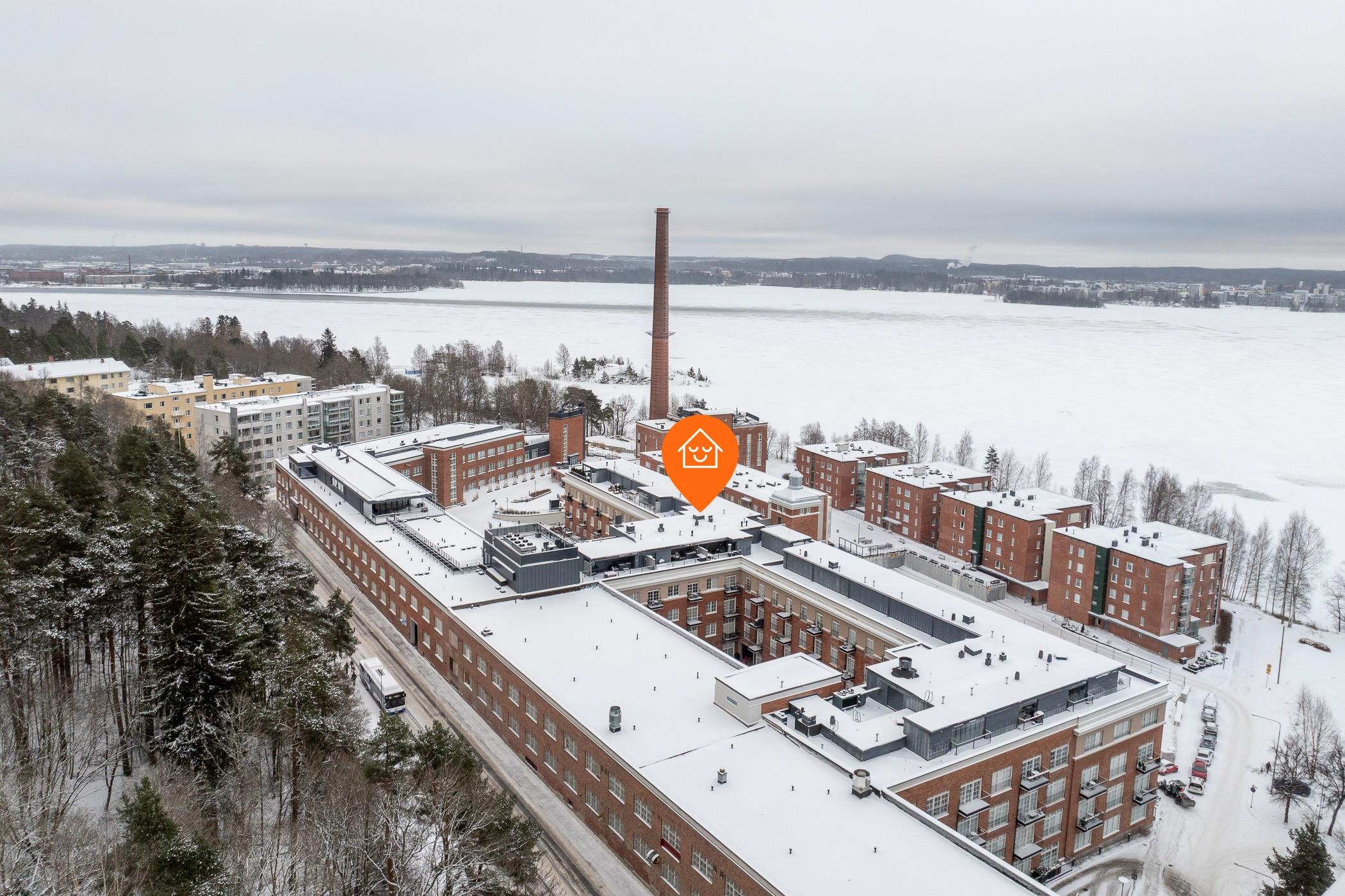 Pyhäjärven rannalla