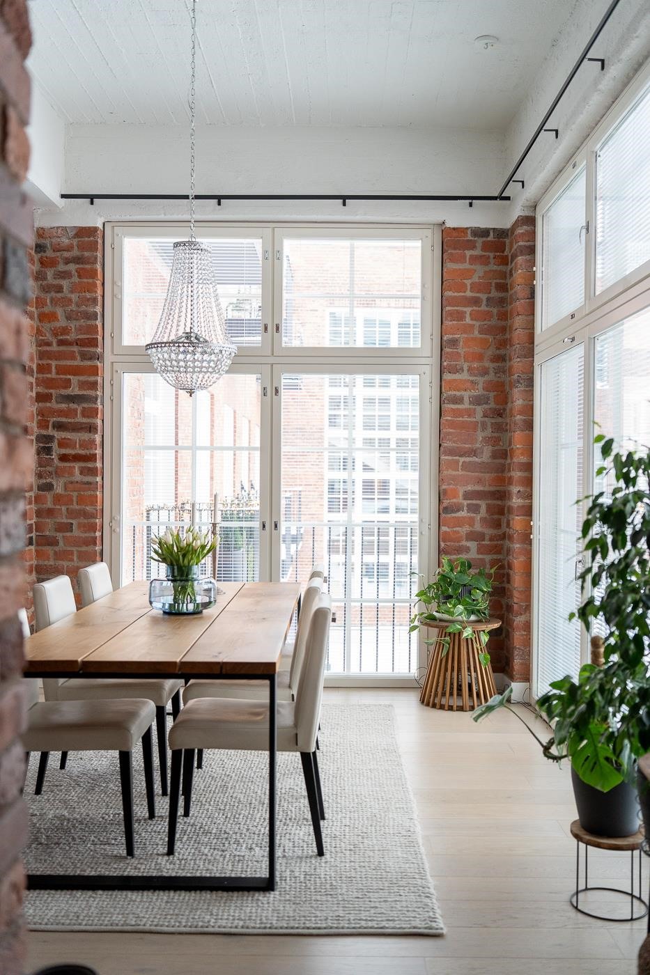 Isot ikkunat, iso valonlähde