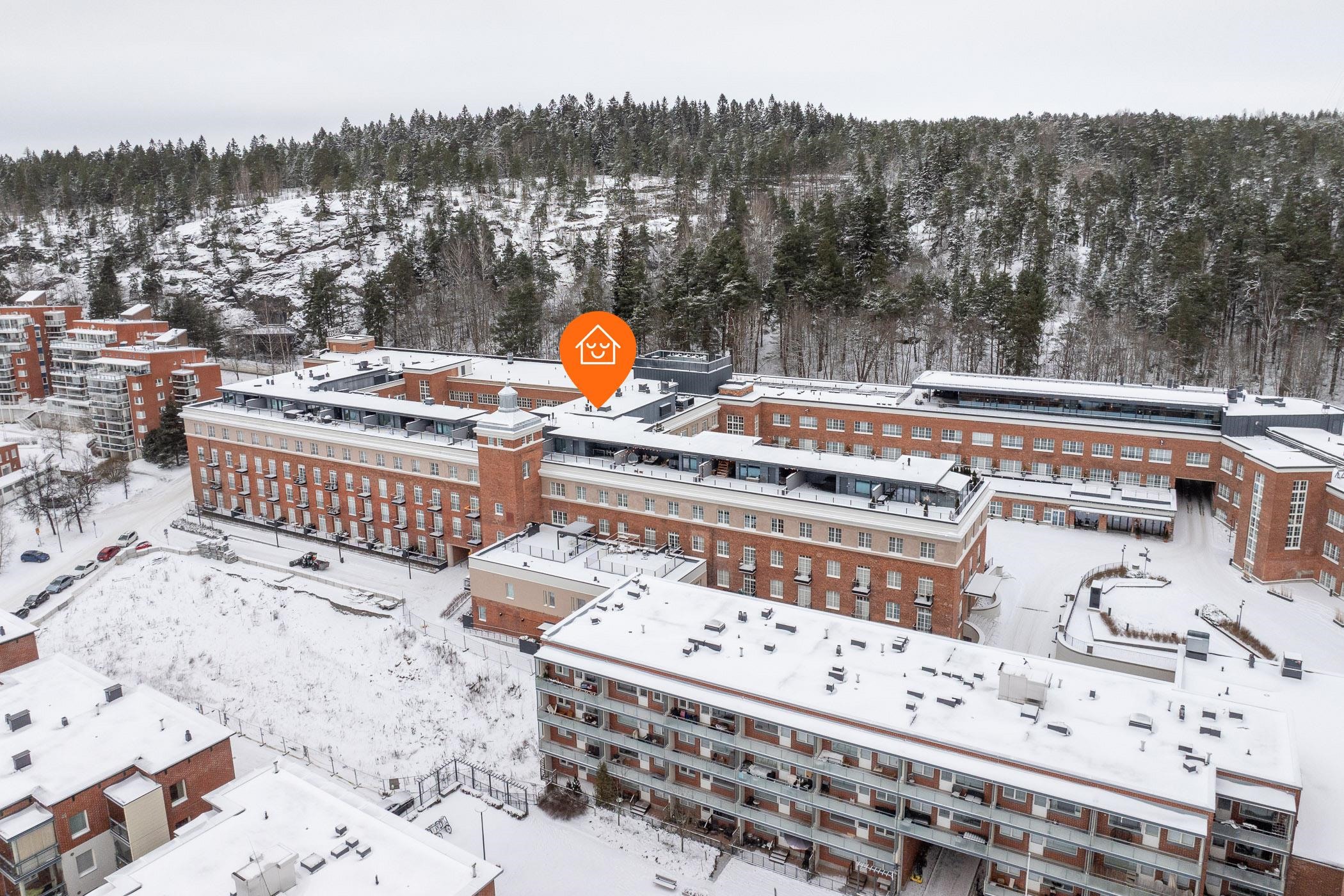 Taustalla Pyynikinharju